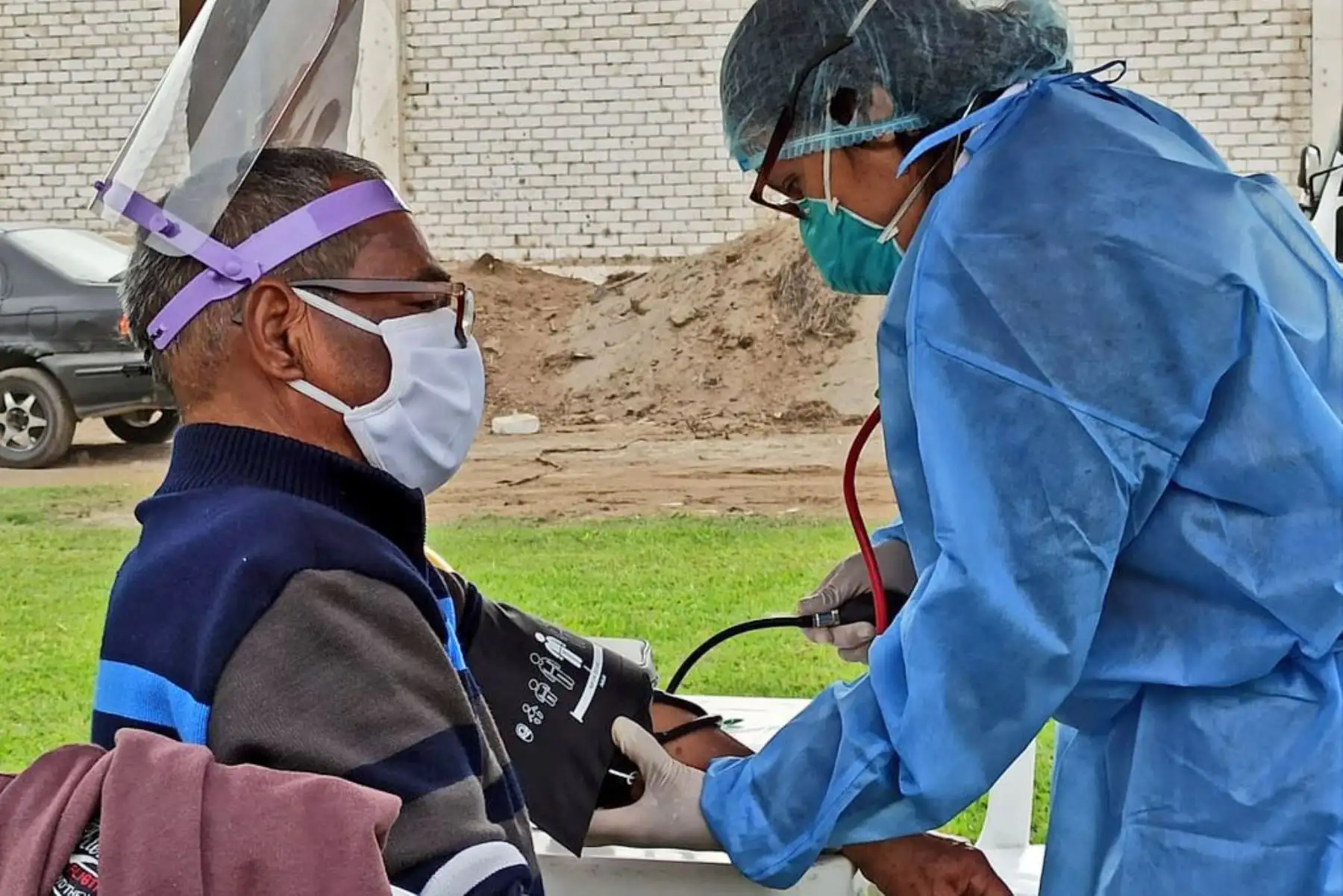 Equipos del Minsa brindaron atención integral de salud a más de 500 personas del centro poblado de Manchay Alto, en Pachacámac, como parte de las acciones por la Semana de Oro de las Enfermedades No Transmisibles.
Foto: Minsa