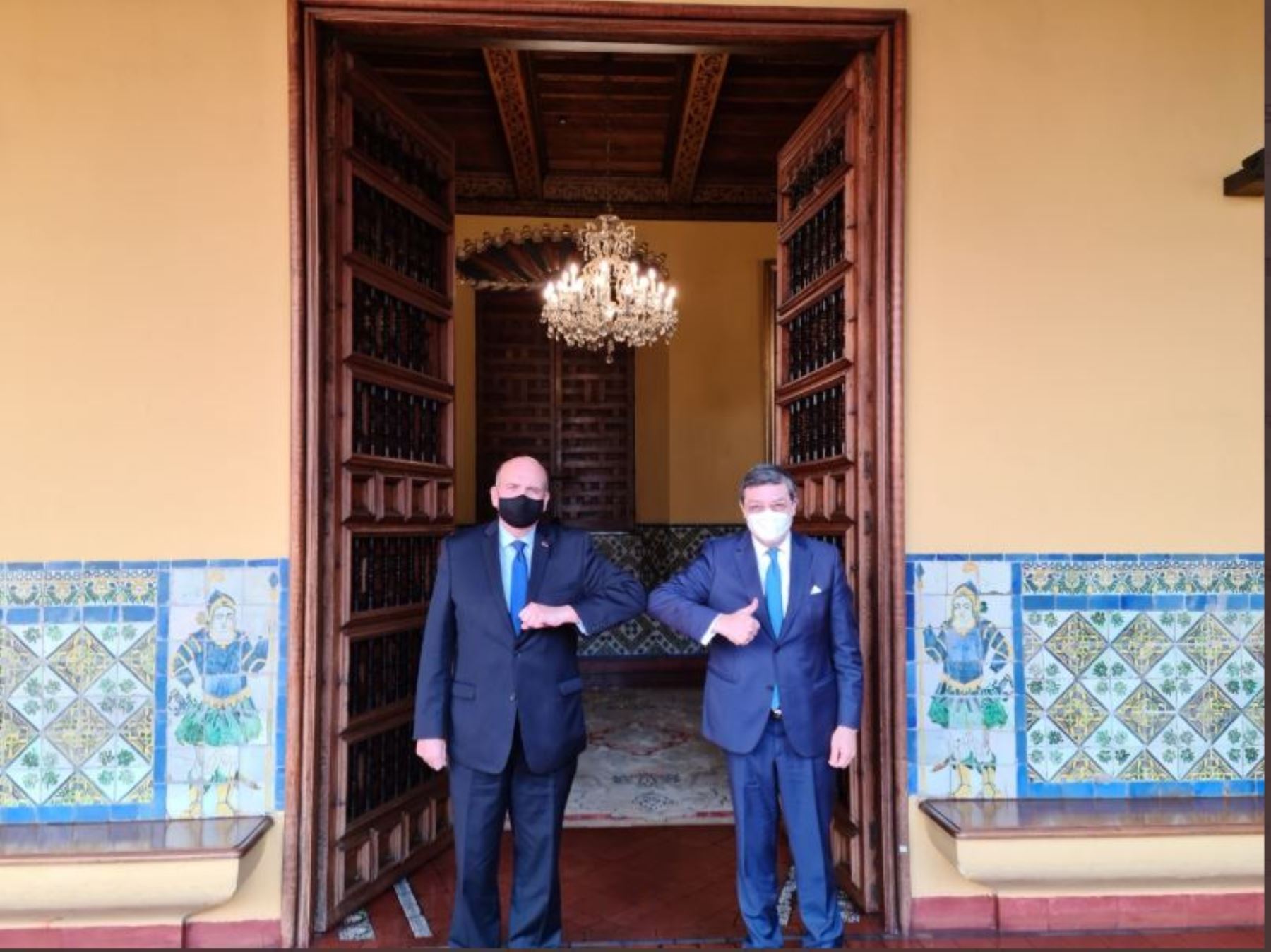 Jorge Hernando Pedraza, secretario general de la CAN, se reunió con el ministro de Relaciones Exteriores del Perú, Mario López Chávarri,