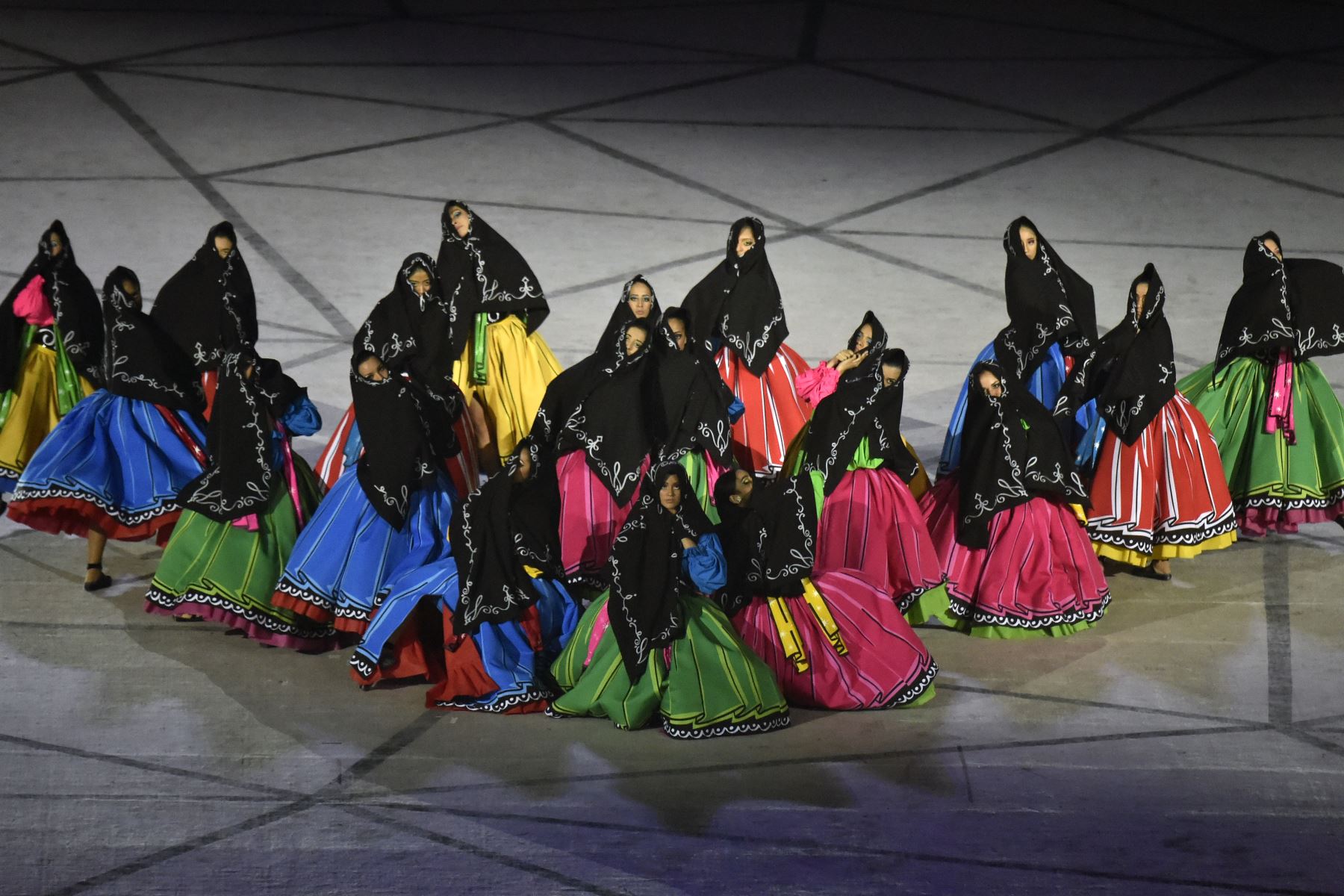 Los artistas se presentan durante la ceremonia de apertura de los Juegos Panamericanos de Lima 2019 en el Estadio Nacional de Lima.
Foto: AFP