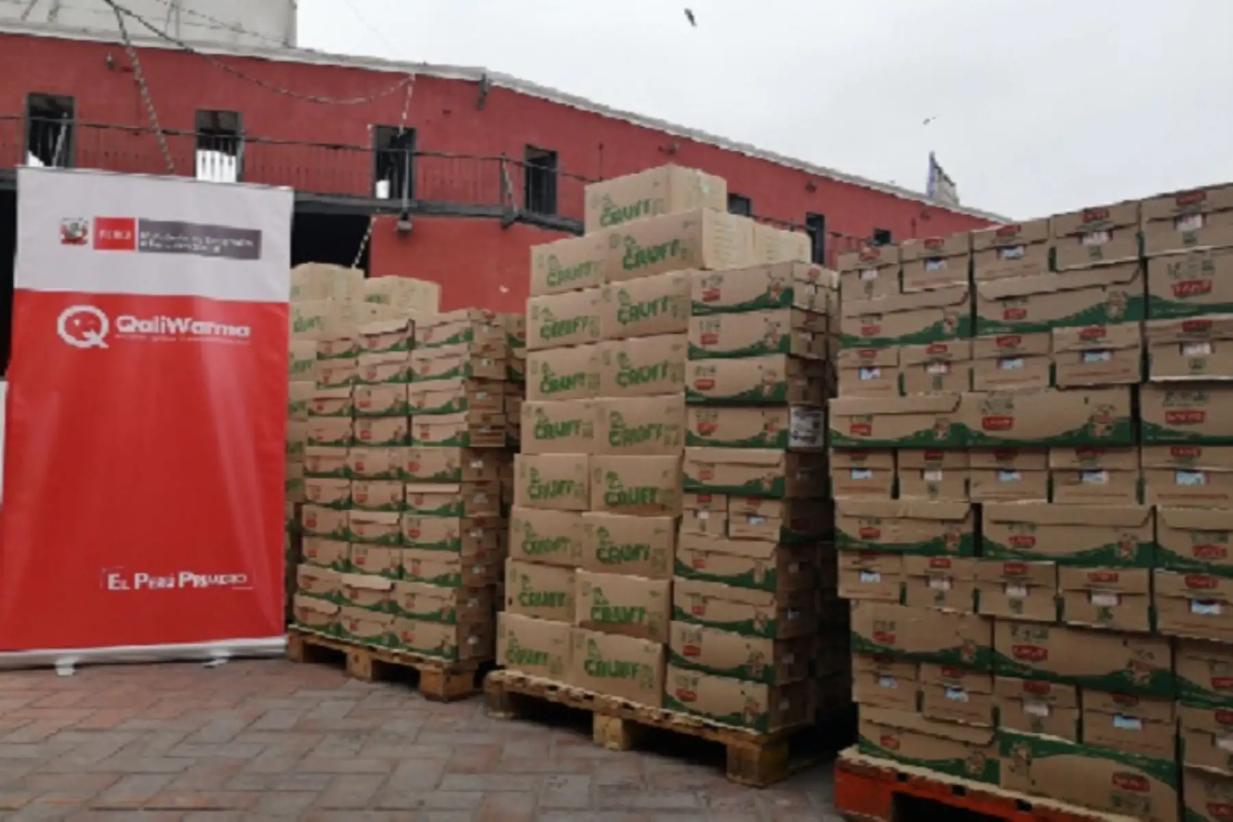 En el ámbito nacional, servicios de protección son tutelados por Ministerio de la Mujer y Poblaciones Vulnerables.