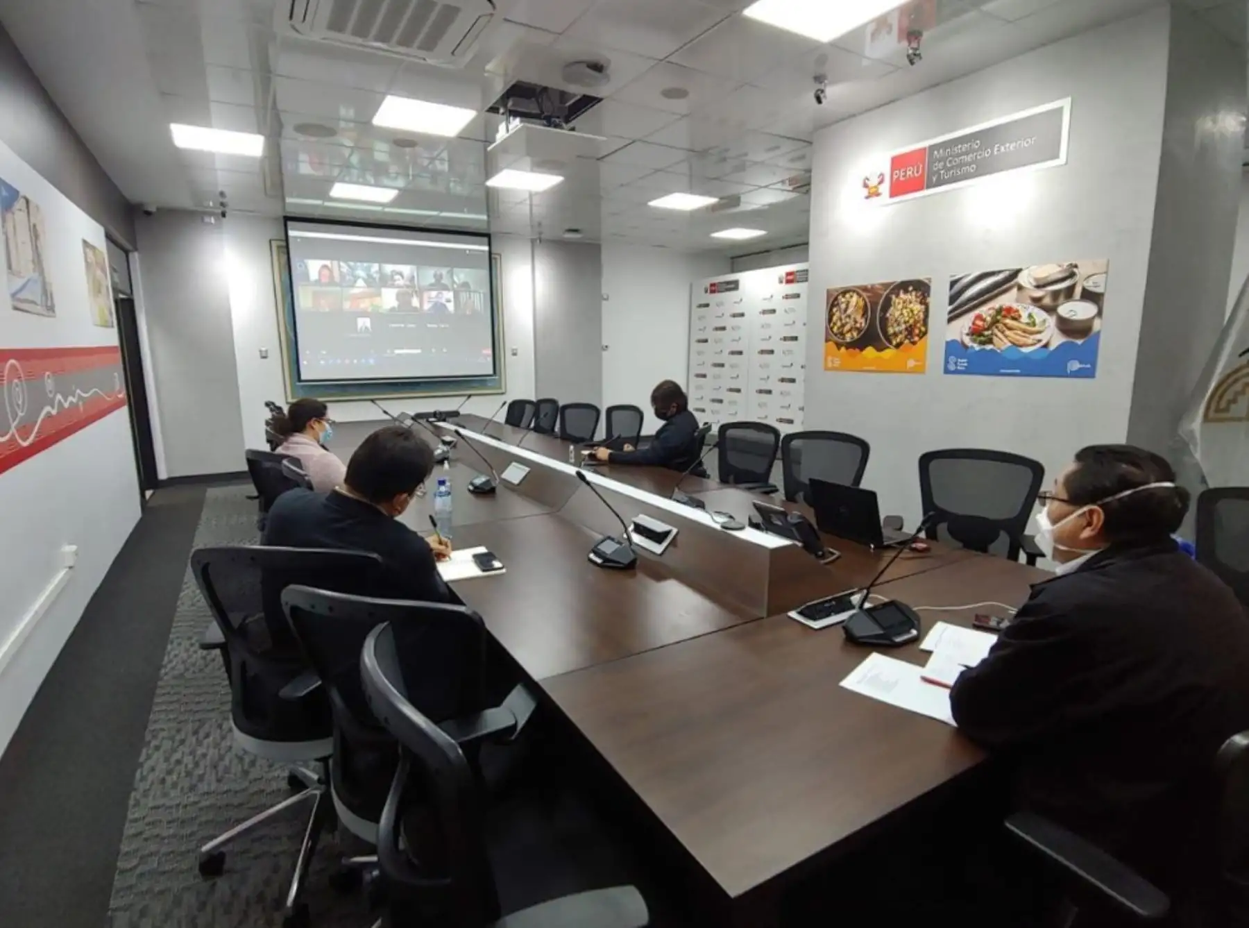 Reunión virtual Mincetur con gremios empresariales.