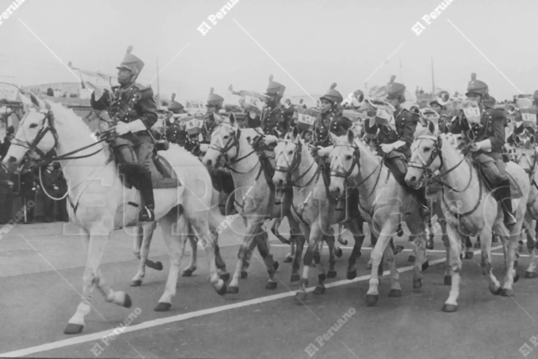 Desfile Militar por celebraciones de Fiestas Patrias 31 de julio 1961. 

Foto: Archivo Histórico de El Peruano