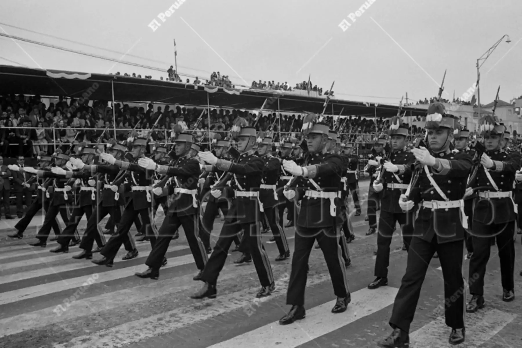 La avenida Brasil fue escenario de la Gran Parada y Desfile Militar, con ocasión del 153° aniversario de la Independencia nacional 29 de julio 1974. 

Foto: Archivo Histórico de El Peruano