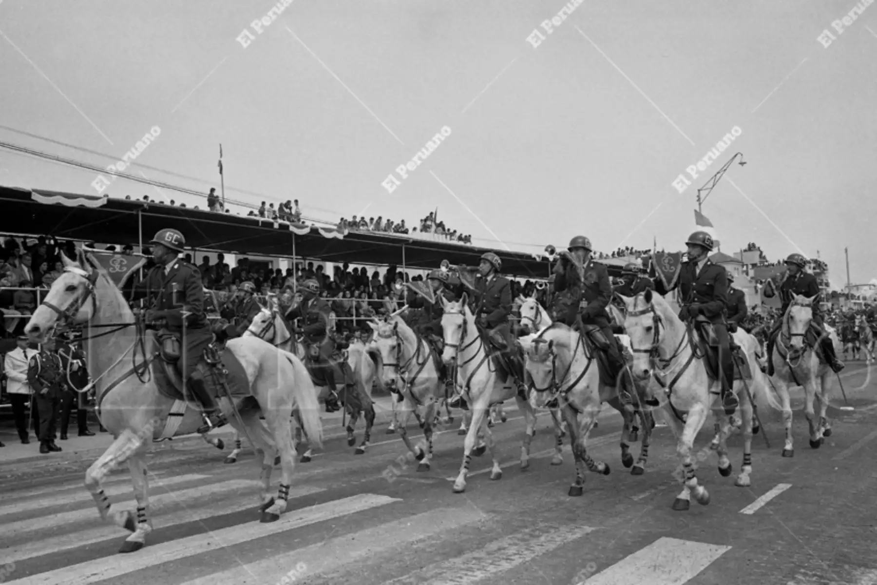 Gran Parada y Desfile Militar, en la avenida Brasil, con ocasión del 153° aniversario de la independencia nacional 29 de julio 1974. 

Foto: Archivo Histórico de El Peruano