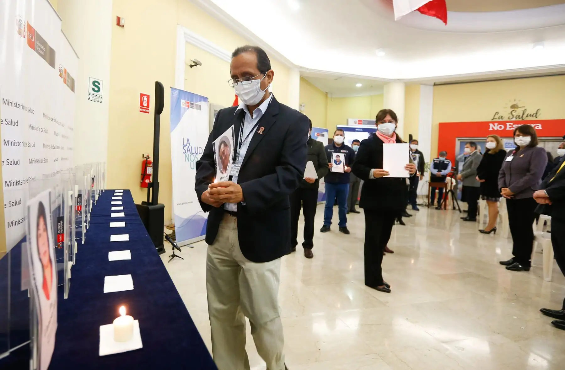 Ministra de Salud Pilar Mazzetti encabeza homenaje a los profesionales de la salud fallecidos durante la pandemia en ceremonia de fiestas patrias.

Foto: Minsa