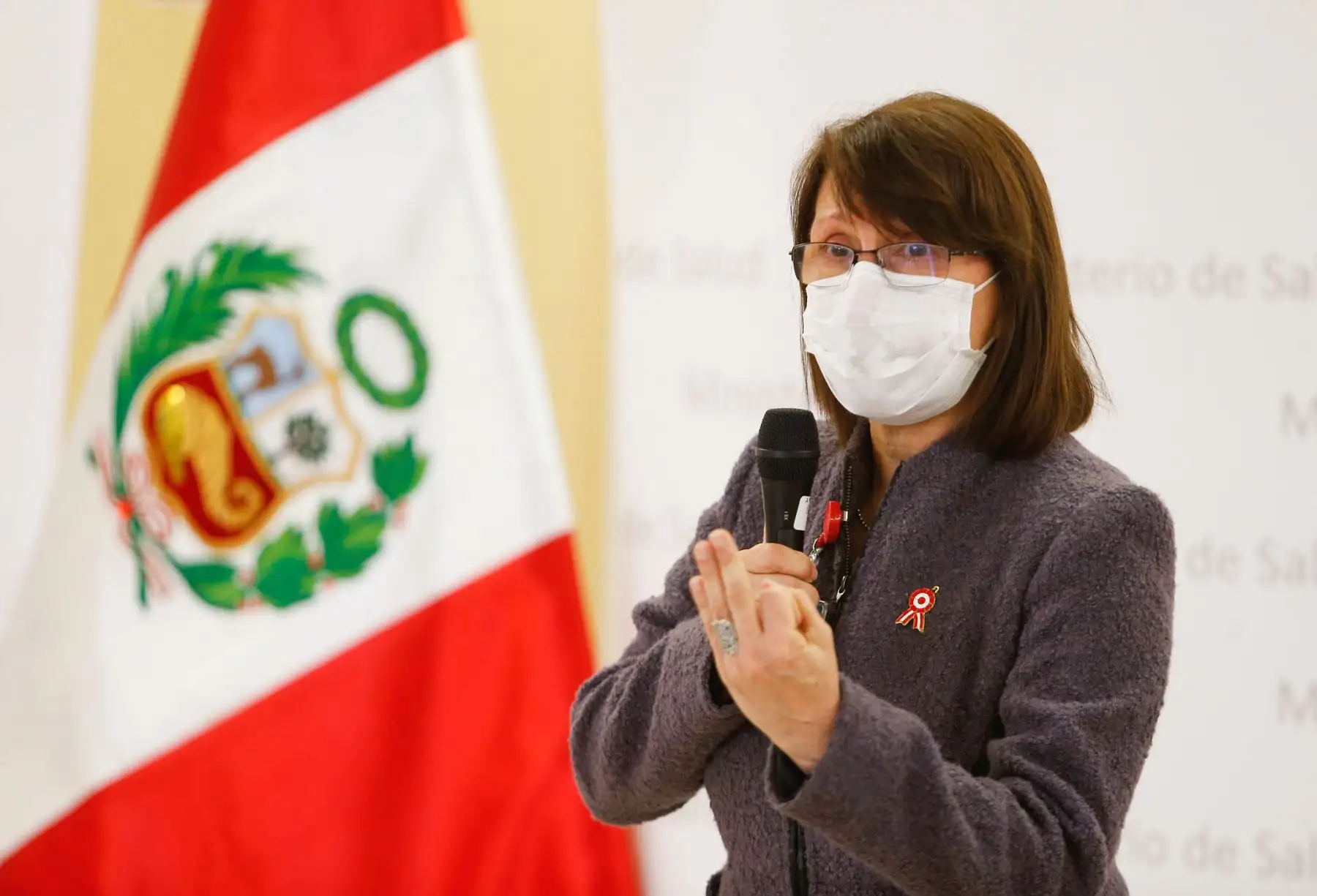 Ministra de Salud Pilar Mazzetti encabeza homenaje a los profesionales de la salud fallecidos durante la pandemia en ceremonia de fiestas patrias.

Foto: Minsa