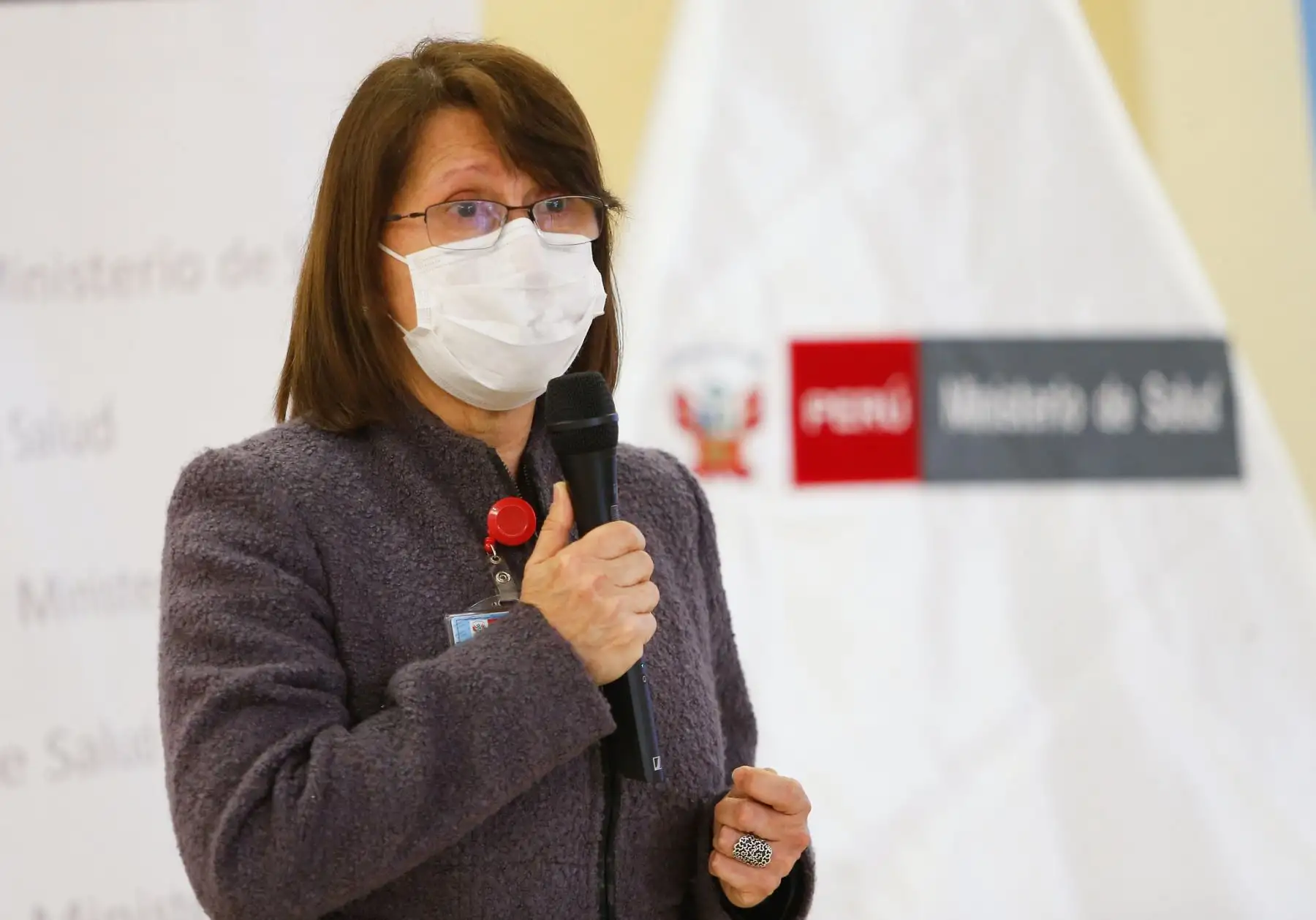 Ministra de Salud Pilar Mazzetti encabeza homenaje a los profesionales de la salud fallecidos durante la pandemia en ceremonia de fiestas patrias.

Foto: Minsa