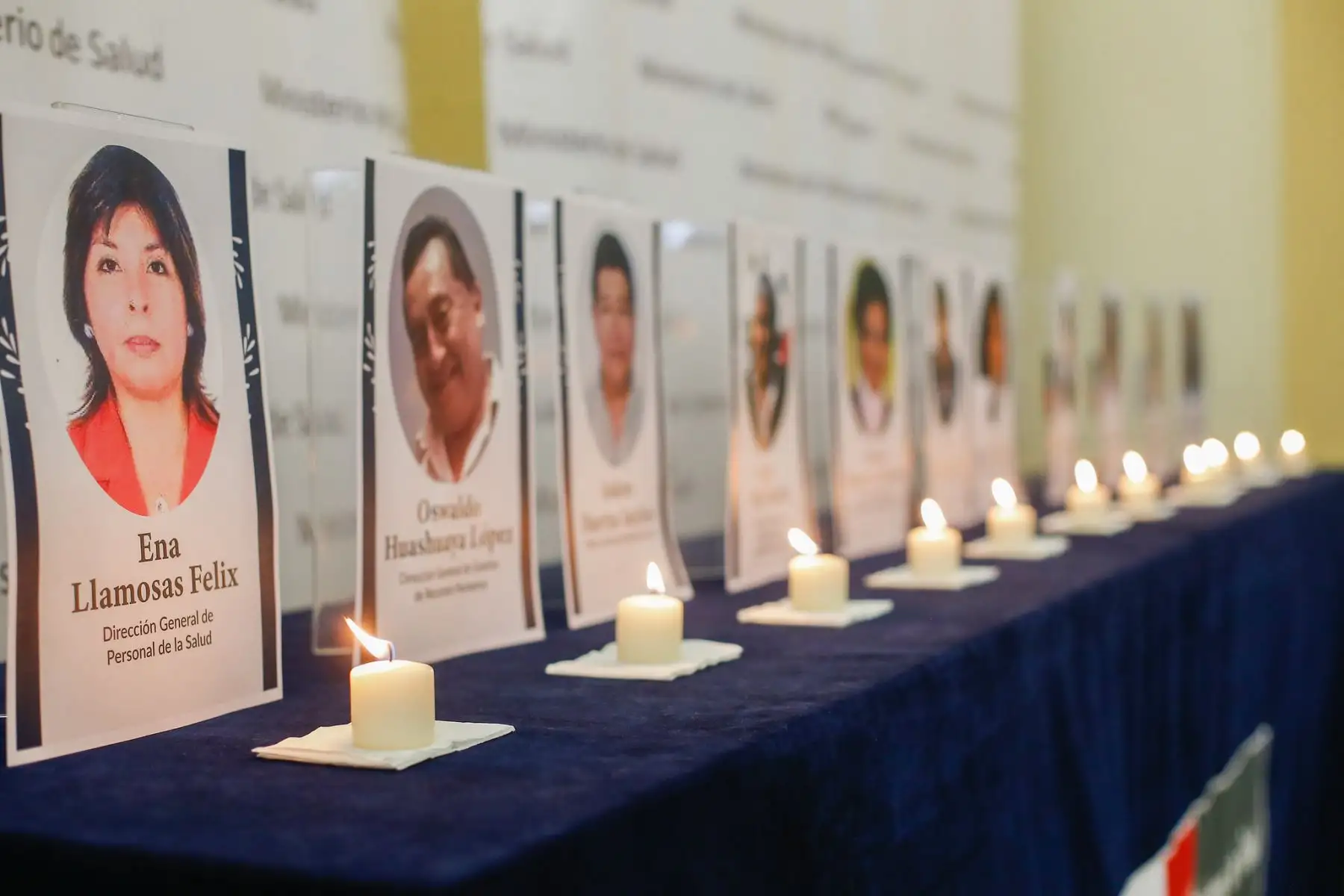 Ministra de Salud Pilar Mazzetti encabeza homenaje a los profesionales de la salud fallecidos durante la pandemia en ceremonia de fiestas patrias.

Foto: Minsa