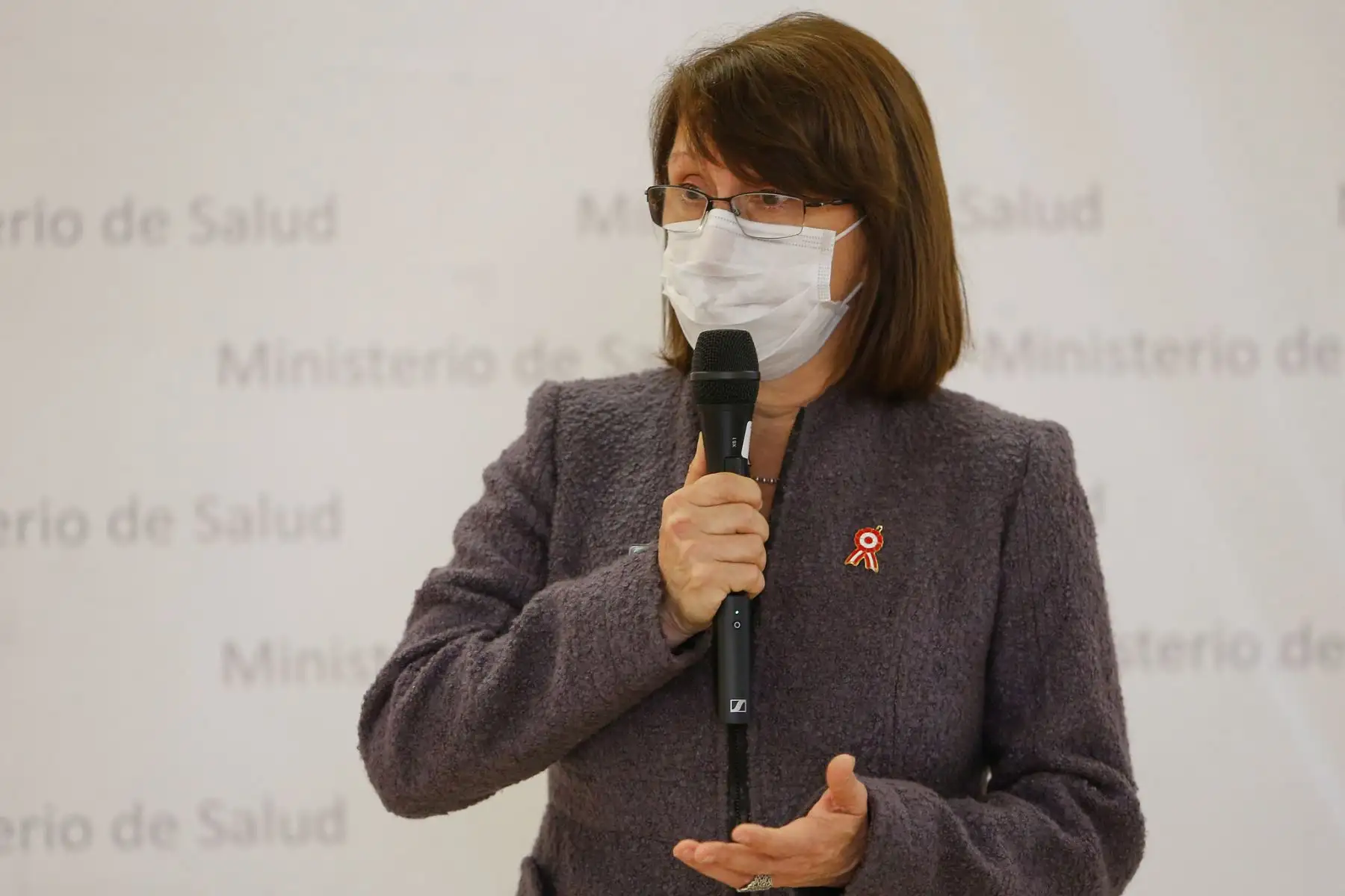 Ministra de Salud Pilar Mazzetti encabeza homenaje a los profesionales de la salud fallecidos durante la pandemia en ceremonia de fiestas patrias.

Foto: Minsa