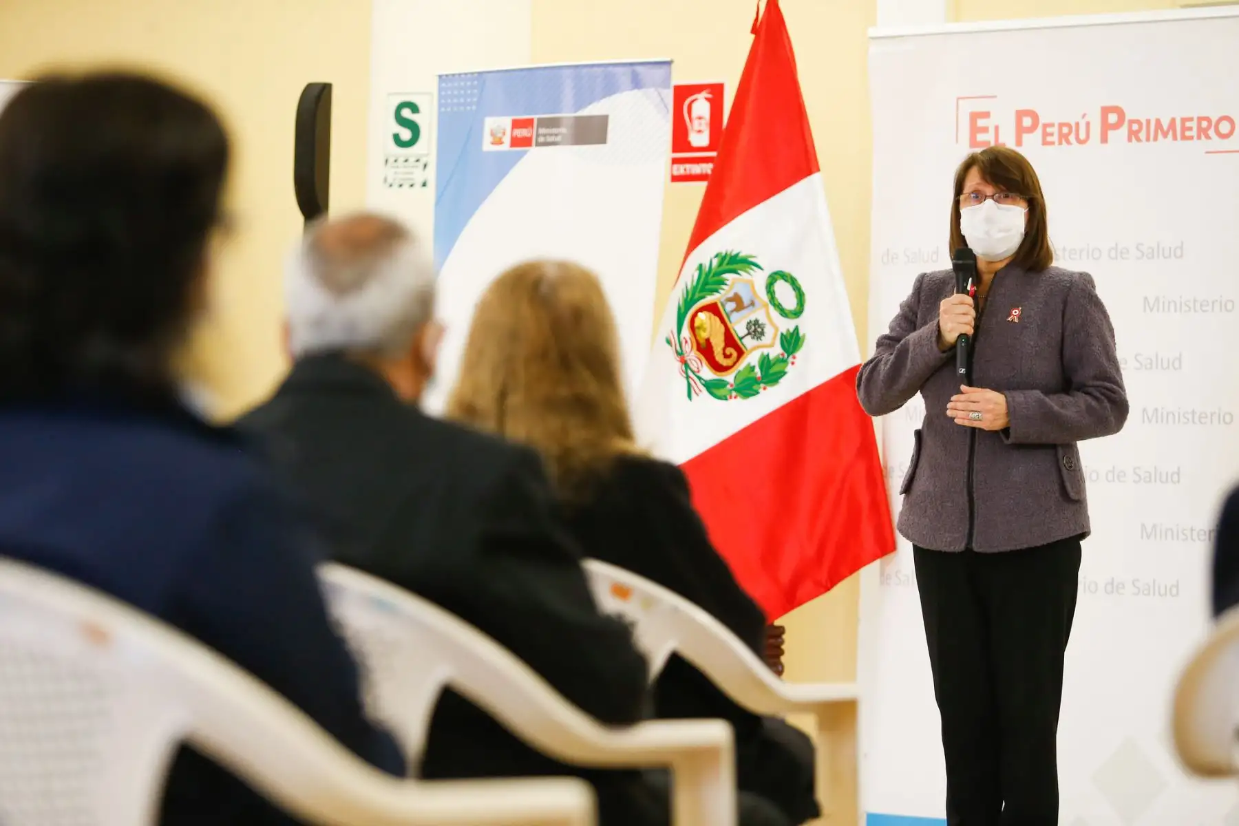 Ministra de Salud Pilar Mazzetti encabeza homenaje a los profesionales de la salud fallecidos durante la pandemia en ceremonia de fiestas patrias.

Foto: Minsa