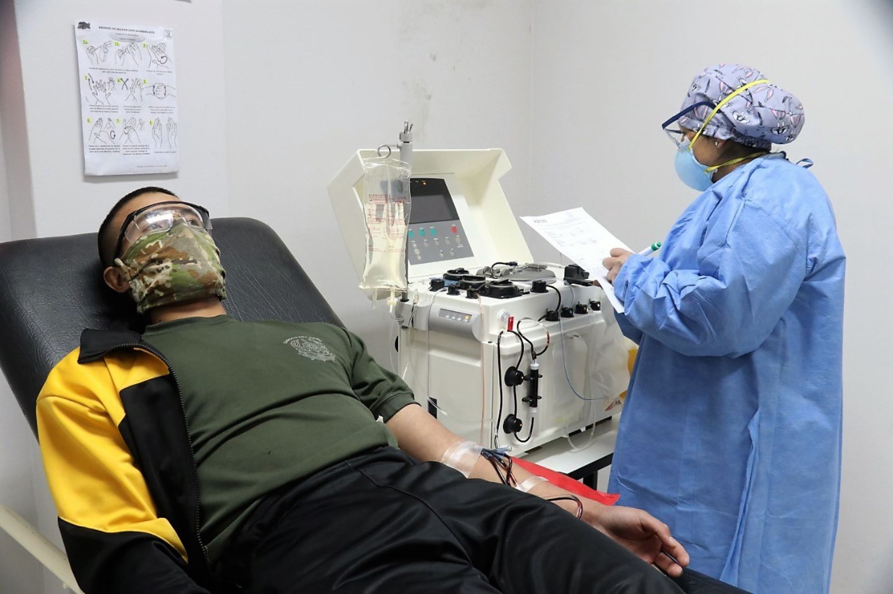 Hospital Daniel Alcides Carrión aplica en Huancayo terapia con plasma convaleciente para tratar el covid-19. ANDINA/Difusión