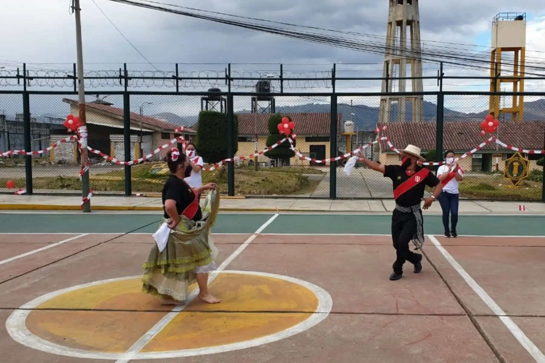 Internos del penal de Cajamarca muestran sus habilidades artísticas en el proceso de cambio de conductas. ANDINA/Difusión