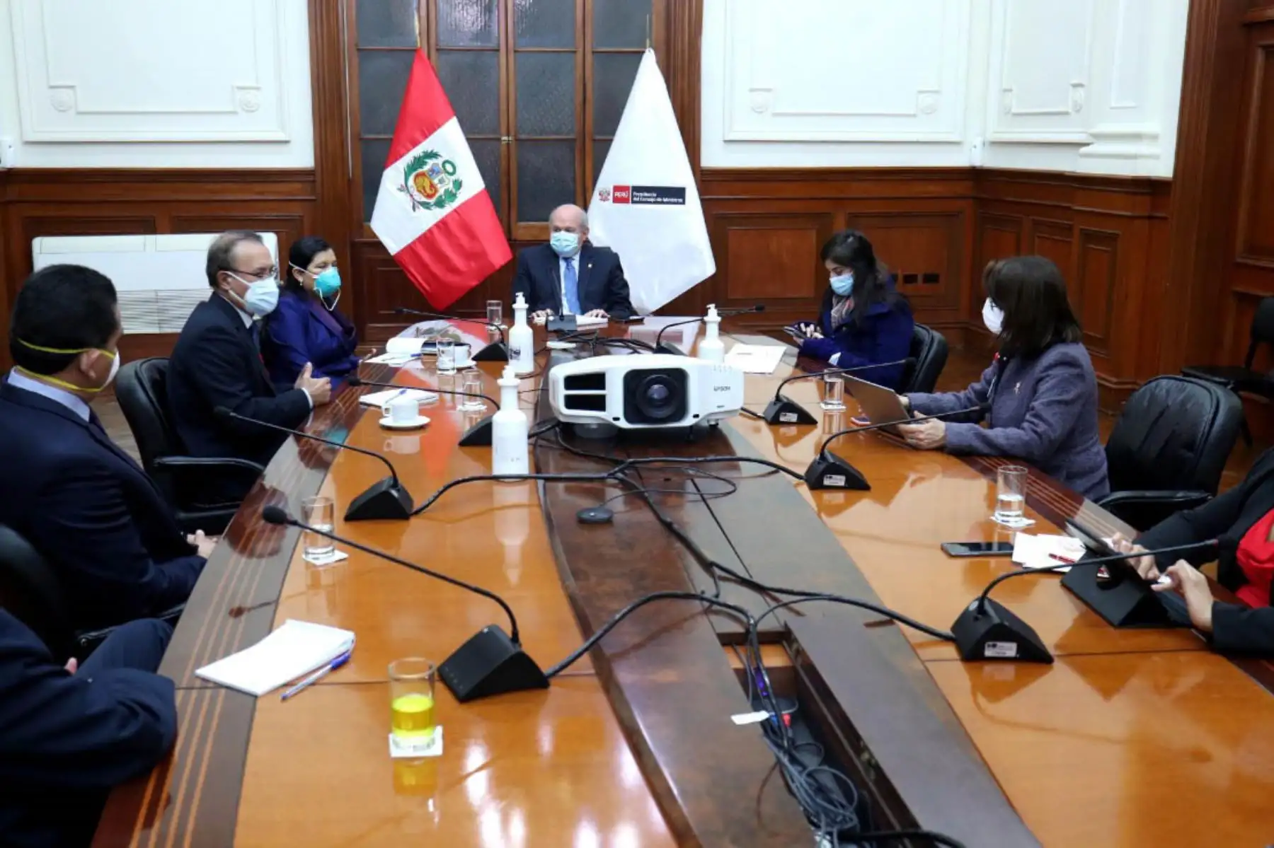 El Presidente del Consejo de Ministros , Pedro Cateriano se reúne con los congresistas de Acción Popular,  en el marco del diálogo político con las bancadas parlamentarias.
Foto: PCM