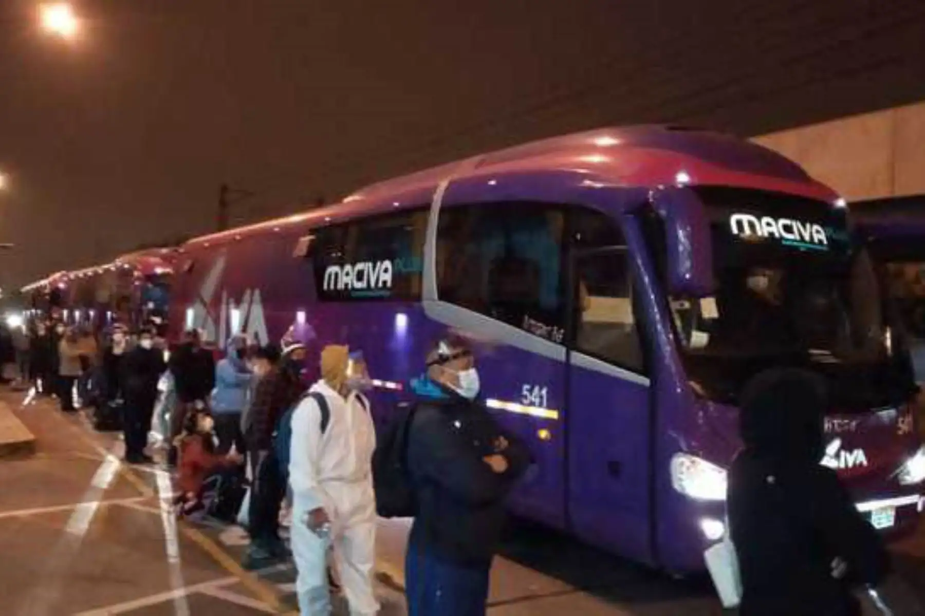 Por medio de un comunicado la ATU señaló que ha coordinado con el Ministerio de Transportes y Comunicaciones (MTC) para poner a disposición buses que ayuden en el desplazamiento de los usuarios desde las estaciones Cabitos y Cultura hacia el distrito de San Juan de Lurigancho. ANDINA/ATU