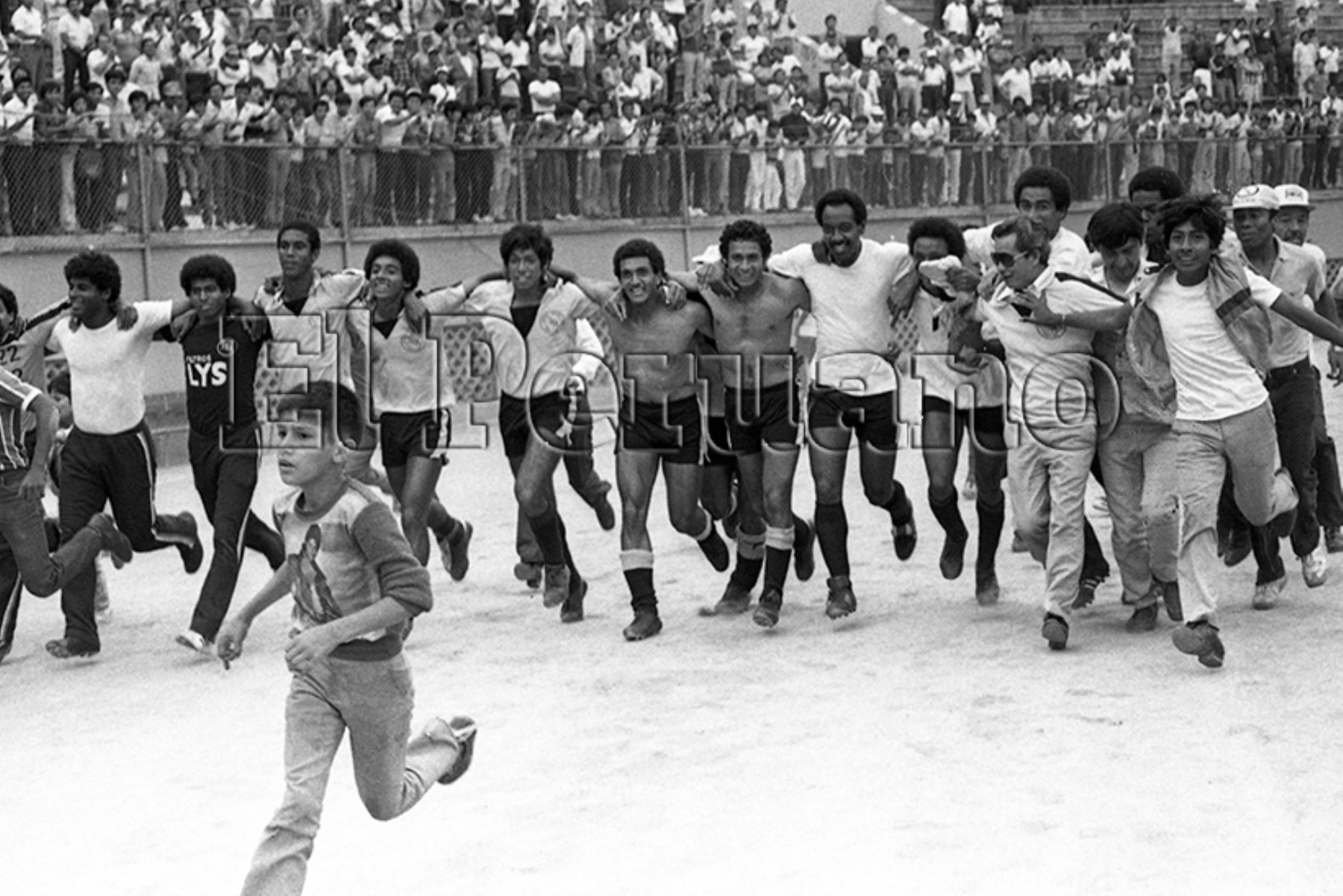 Lima - 23 diciembre 1984 / Plantel del Sport Boys del Callao, campeón de 1984.
