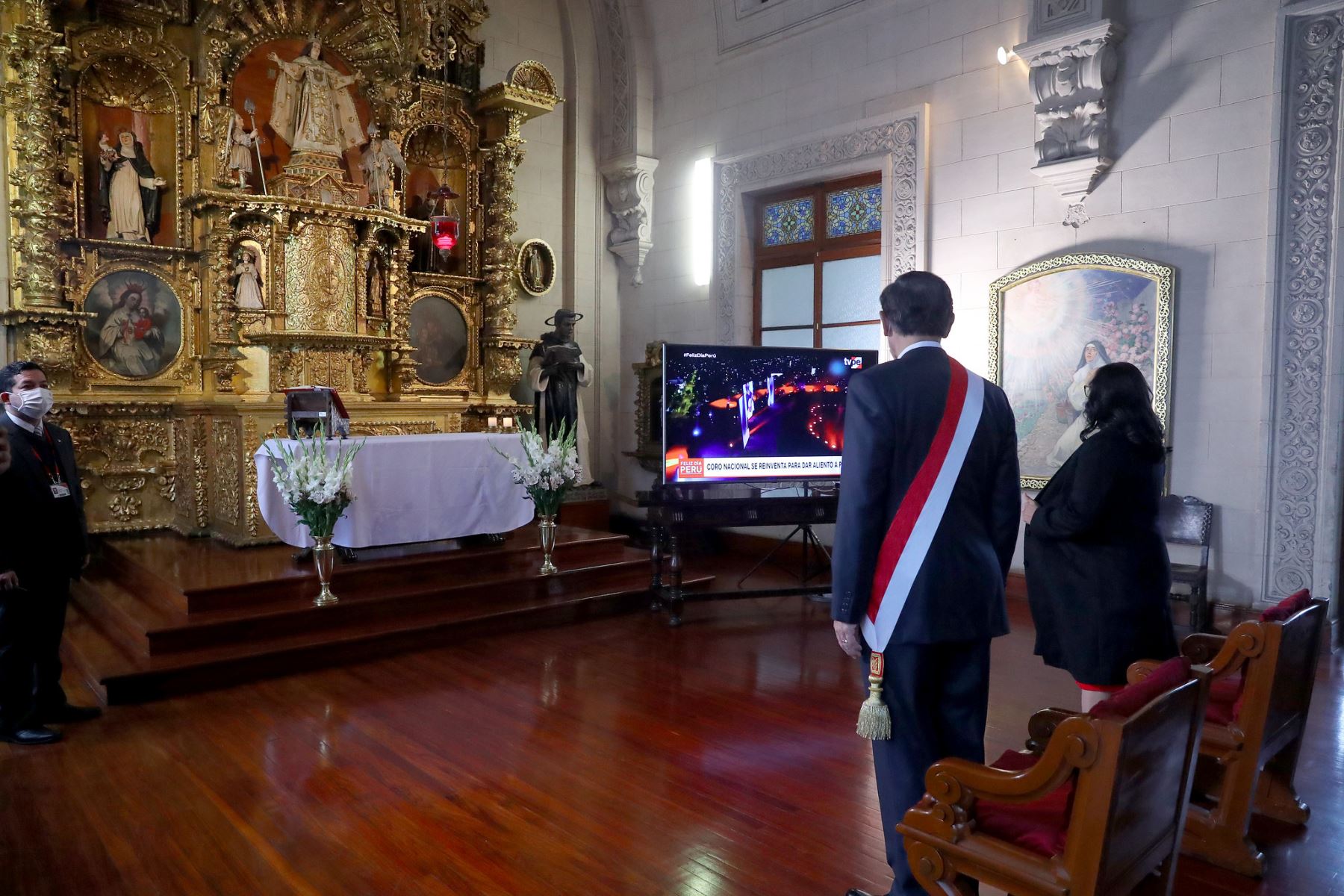 El Presidente de la República del Perú, Martín Vizcarra y su esposa, la Primera Dama, Maribel Díaz Cabello, participan de la ceremonia del Te Deum de manera virtual. Foto: ANDINA/Prensa Presidencia/ Andrés Valle