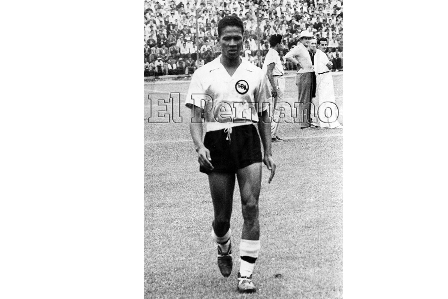 Lima - 1950 aproximadamente / Valeriano López delantero del Sport Boys del Callao.