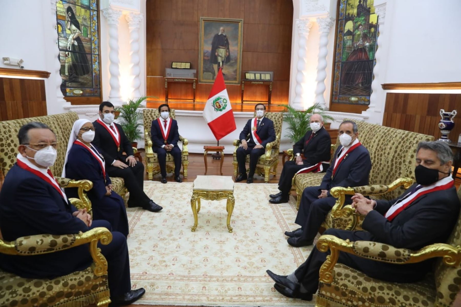 Presidente Martín Vizcarra recibió a comisión de anuncio del Congreso