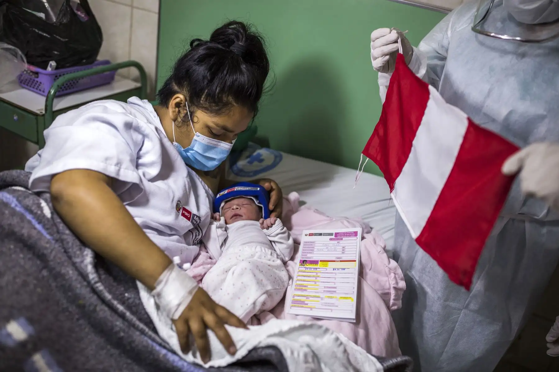 Bebés recién nacidos son vacunados contra la tuberculosis y hepatitis B en un hospital de San Juan de Lurigancho en el marco de las Fiestas Patrias del Perú. Foto:ANDINA/Prensa Presidencia