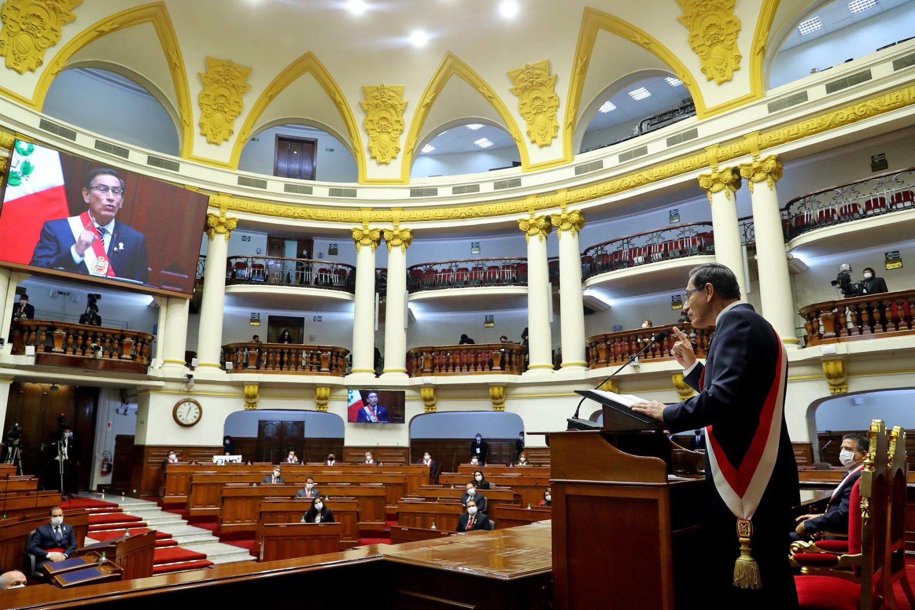 El Presidente de la República del Perú, Martín Vizcarra, ofrece el discurso de Fiestas Patrias en la Sesión Solemne en el Congreso de la República . Foto: ANDINA/ Prensa Presidencia