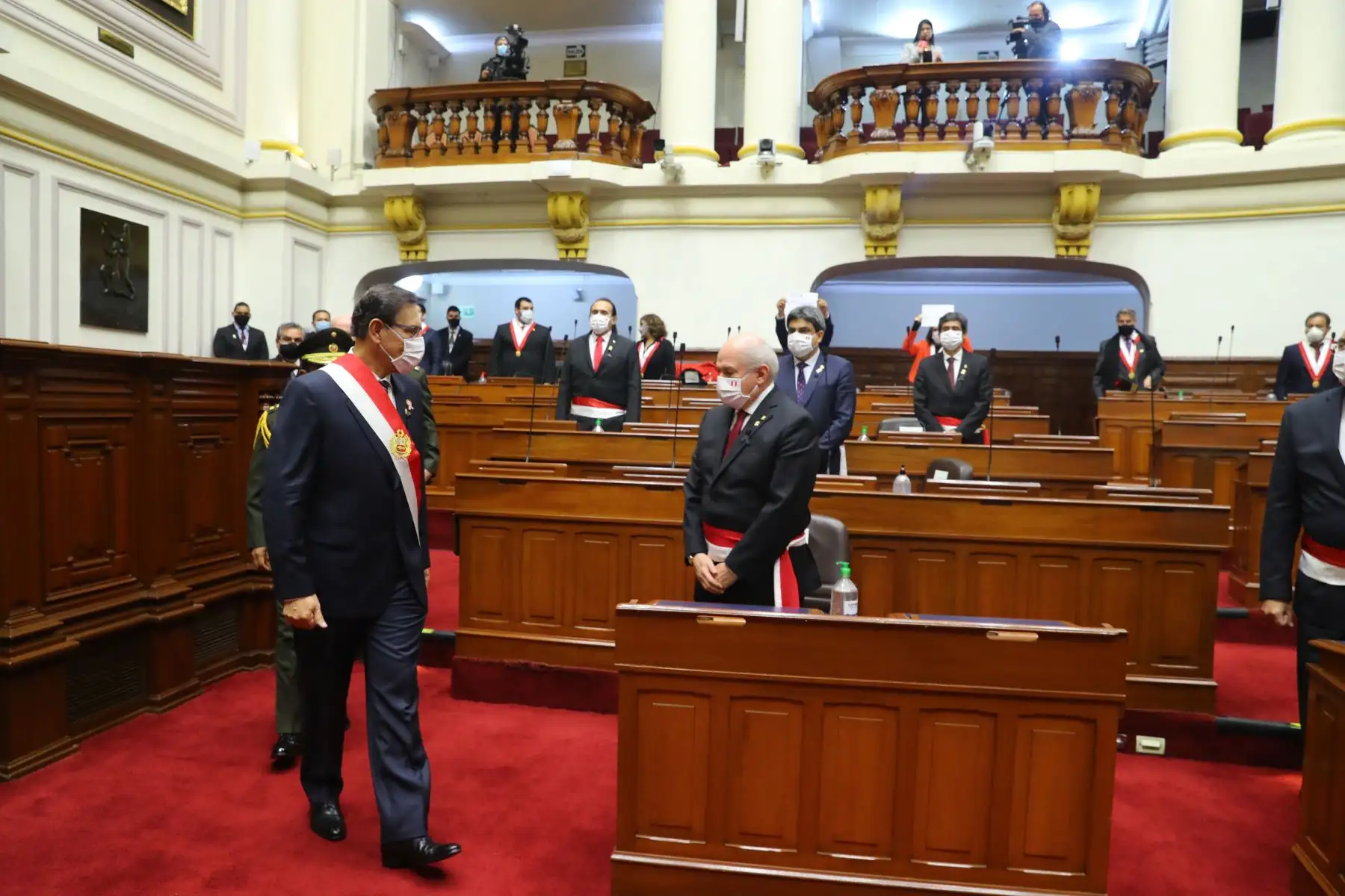 El Presidente de la República del Perú, Martín Vizcarra, retorna a Palacio de Gobierno luego de su discurso de orden en el Congreso de la República por Fiestas Patrias.
Foto: ANDINA/ Prensa Presidencia
