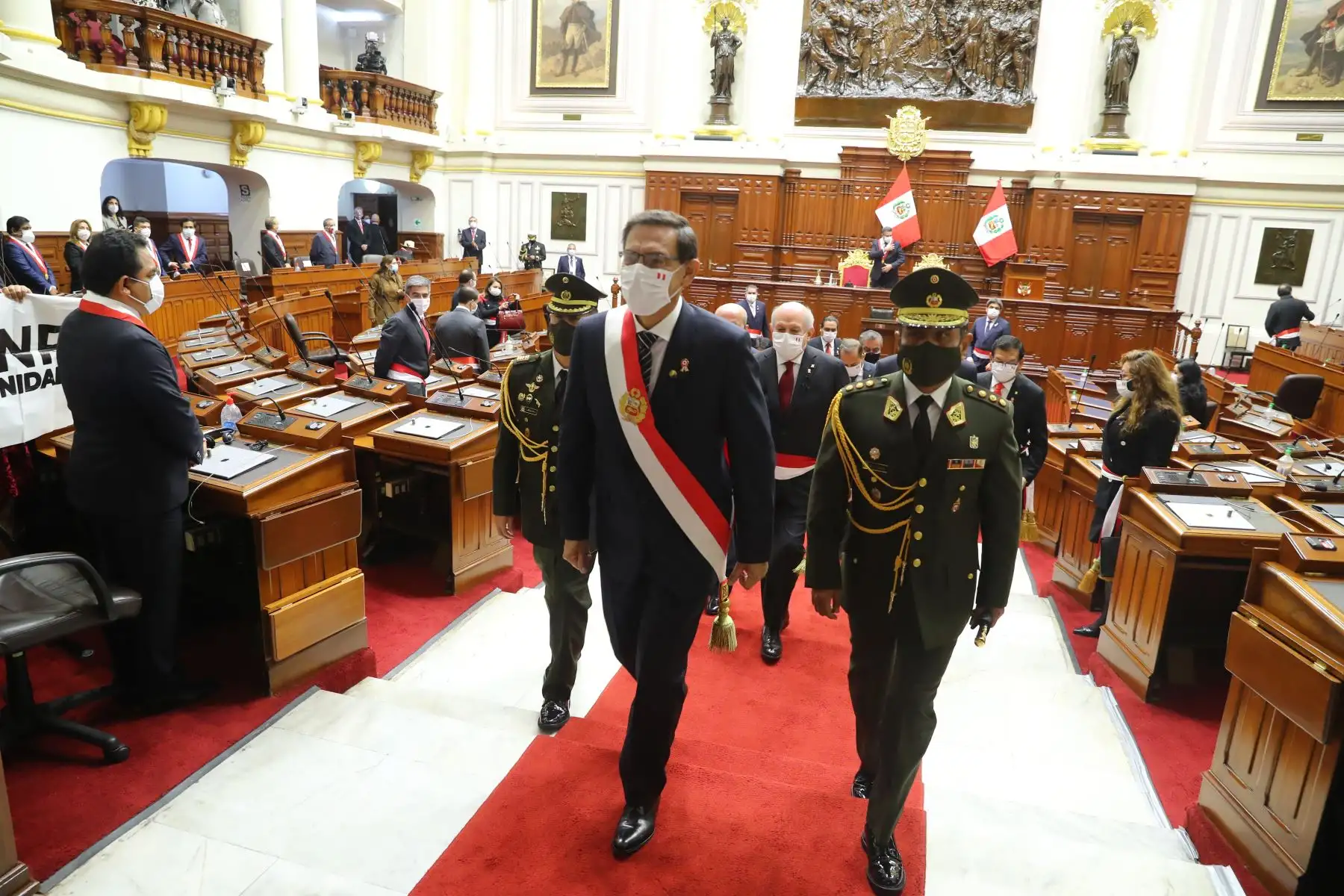 El Presidente de la República del Perú, Martín Vizcarra, retorna a Palacio de Gobierno luego de su discurso de orden en el Congreso de la República por Fiestas Patrias.
Foto: ANDINA/ Prensa Presidencia