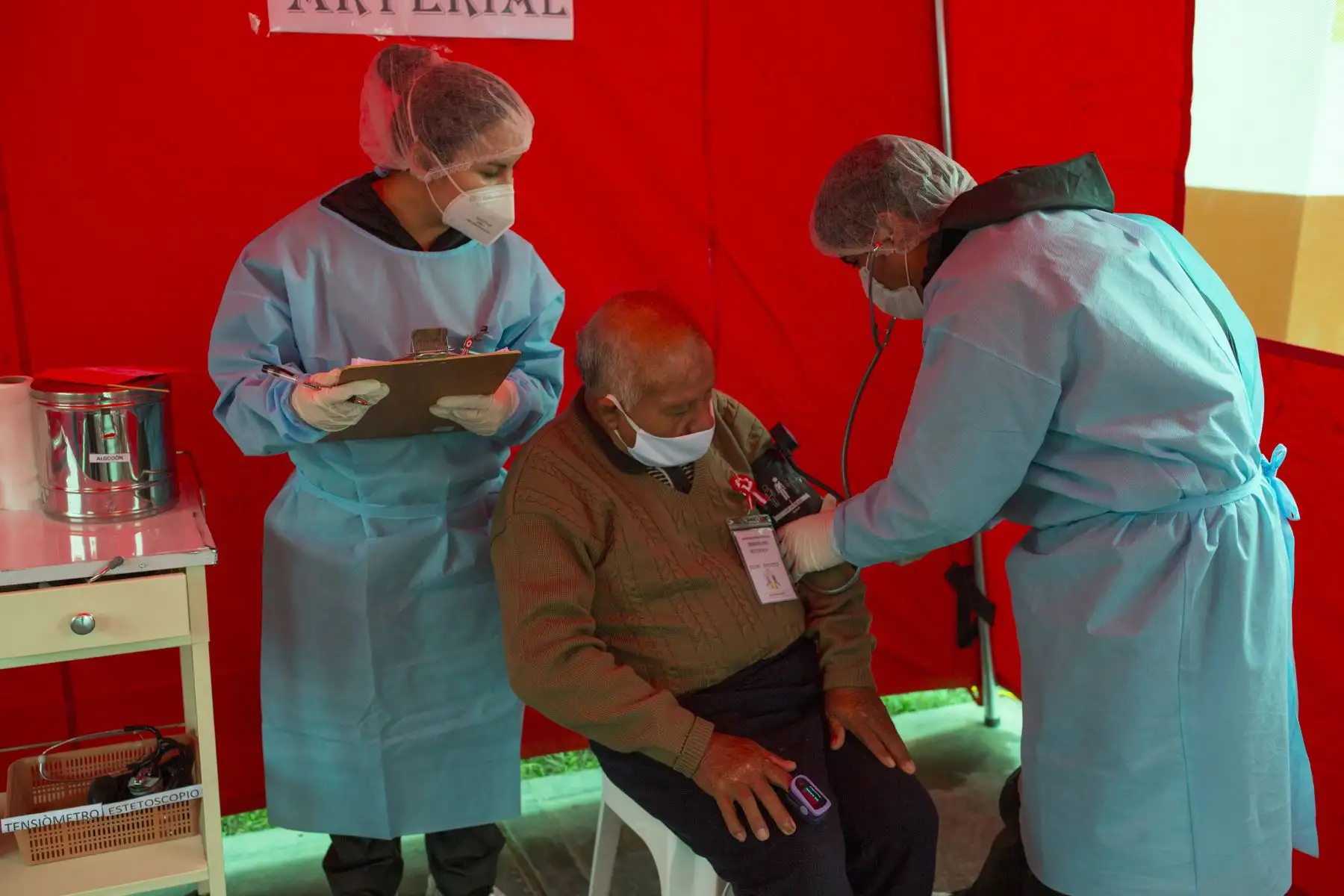Adultos mayores participan de las actividades por Fiestas Patrias en el refugio Rosa de Lima. PRESIDENCIA PERÚ / Leslie Searles.