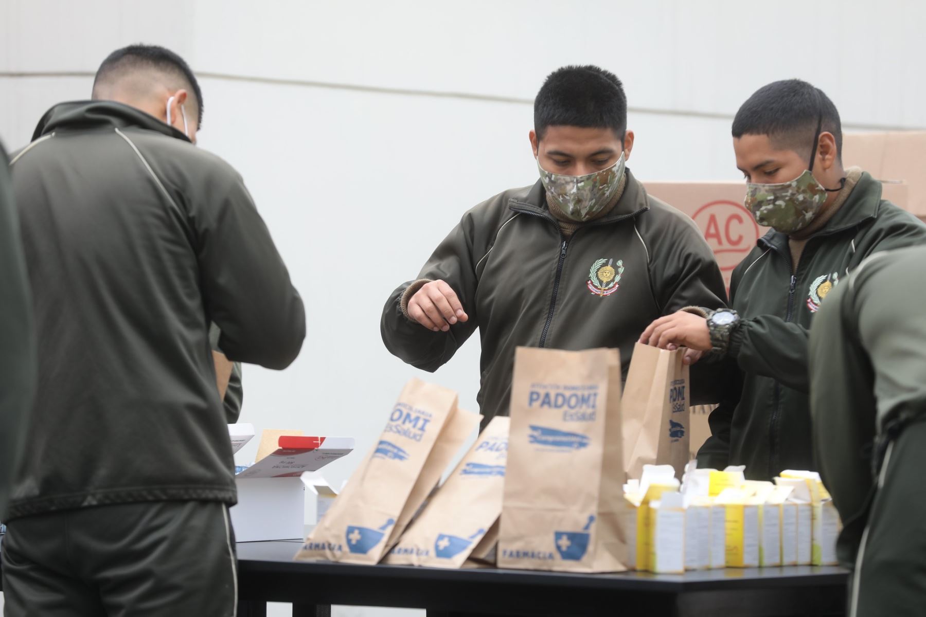 EsSalud y FFAA preparan 100,000 kits con medicamentos para atender la pandemia de coronavirus en regiones. ANDINA/Difusión