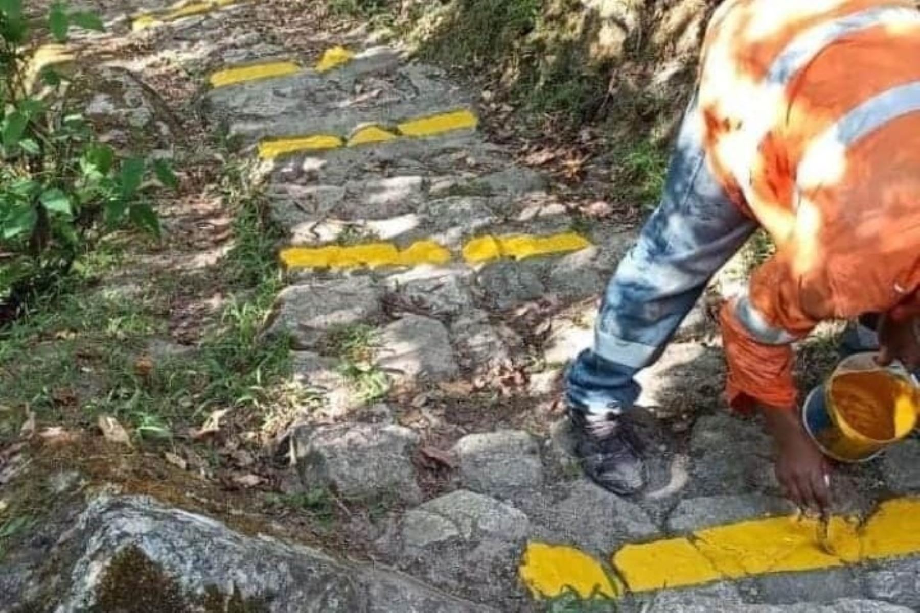 Pintas y señales no autorizadas en un sector de Machu Picchu generaron controversia en redes sociales. Foto: ANDINA/Difusión