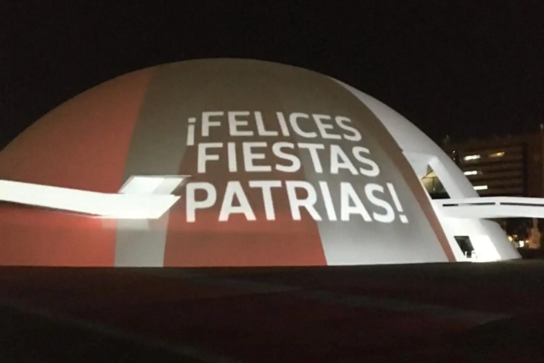 Con motivo del 199.° aniversario la independencia del Perú, los colores de la bandera peruana se lucieron en las edificaciones más representativas de Brasil, como el Cristo Redentor, Museo de la República, Teatro Amazonas y Palacio Rio Branco.
Foto: ANDINA/ Cancillería del Perú Con motivo del 199.° aniversario la independencia del Perú, los colores de la bandera peruana se lucieron en las edificaciones más representativas de Brasil, como el Cristo Redentor, Museo de la República, Teatro Amazonas y Palacio Rio Branco.
Foto: ANDINA/ Cancillería del Perú