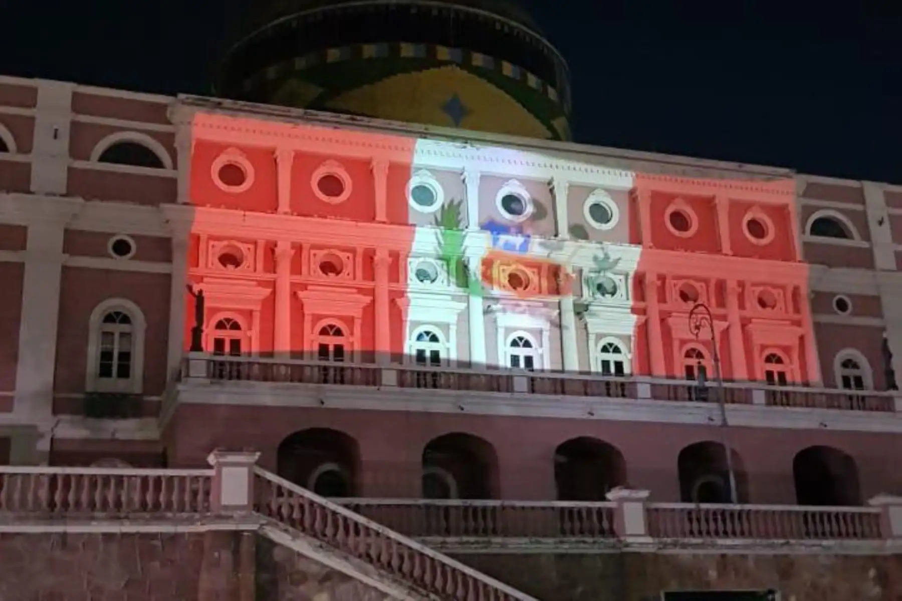 Con motivo del 199.° aniversario la independencia del Perú, los colores de la bandera peruana se lucieron en las edificaciones más representativas de Brasil, como el Cristo Redentor, Museo de la República, Teatro Amazonas y Palacio Rio Branco.
Foto: ANDINA/ Cancillería del Perú Con motivo del 199.° aniversario la independencia del Perú, los colores de la bandera peruana se lucieron en las edificaciones más representativas de Brasil, como el Cristo Redentor, Museo de la República, Teatro Amazonas y Palacio Rio Branco.
Foto: ANDINA/ Cancillería del Perú