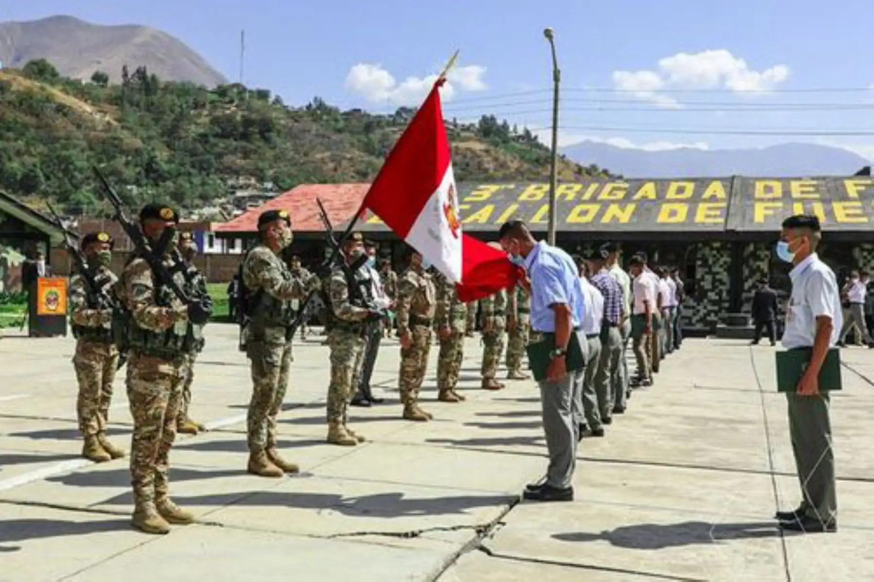 El gobernador regional de Huánuco, Juan Manuel Alvarado, agradeció a nuestros soldados que con alto espíritu patriótico se enfrentaron a un enemigo sin rostro y letal. Foto: ANDINA/Difusión