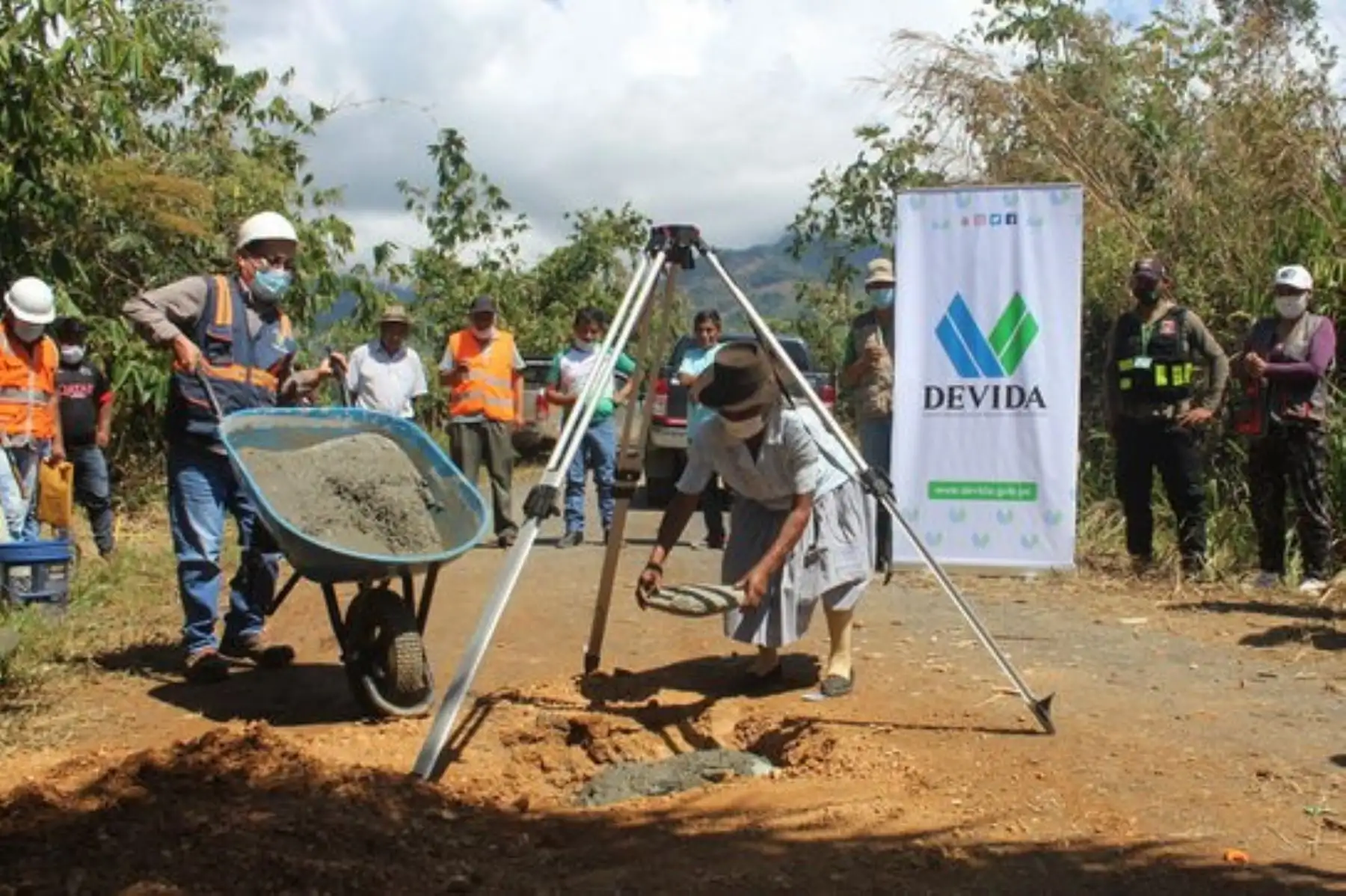 Mejora de caminos vecinales con financiamiento de Devida beneficia a familias agricultoras de la región Ayacucho. Foto: ANDINA/Difusión