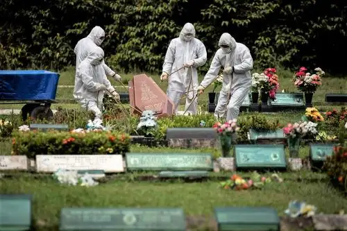 Brasil superó este miércoles las 90,000 muertes por coronavirus. EFE