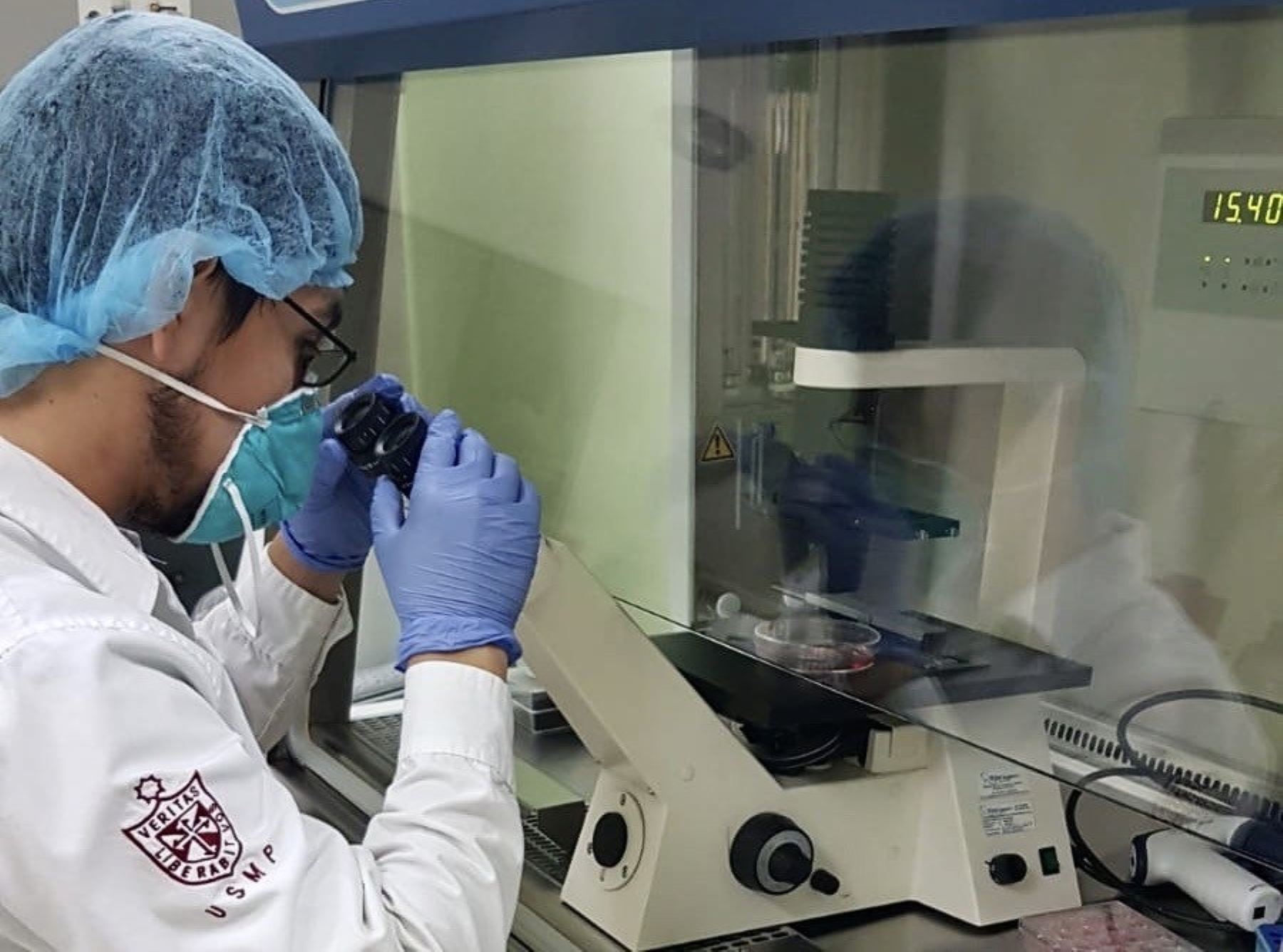 Investigadores del Centro de Investigación de Genética y Biología Molecular (CIGBM) de la Universidad de San Martín de Porres (USMP) desarrollan un estudio para el tratamiento de enfermedades raras. ANDINA/Difusión