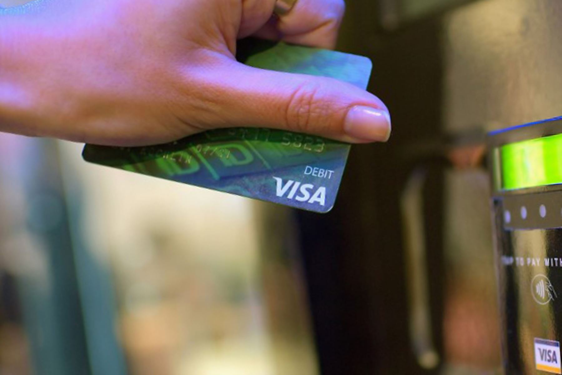 Bancos emitirán por lo menos una tarjeta de crédito sin membresía