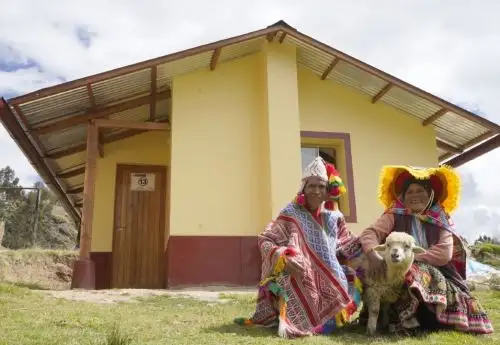Ministerio de Vivienda inició la construcción de casas bioclimáticas en las zonas altas de Cusco para proteger a población de las bajas temperaturas.