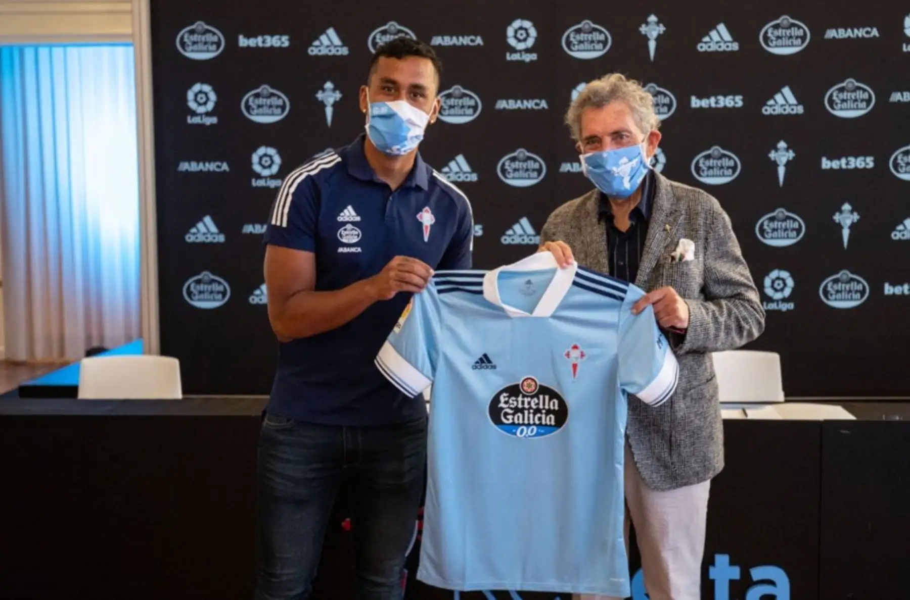 Renato Tapia fue presentado en su nuevo club, el Celta de Vigo de España. Foto: Twitter/ @RCCeltaEN