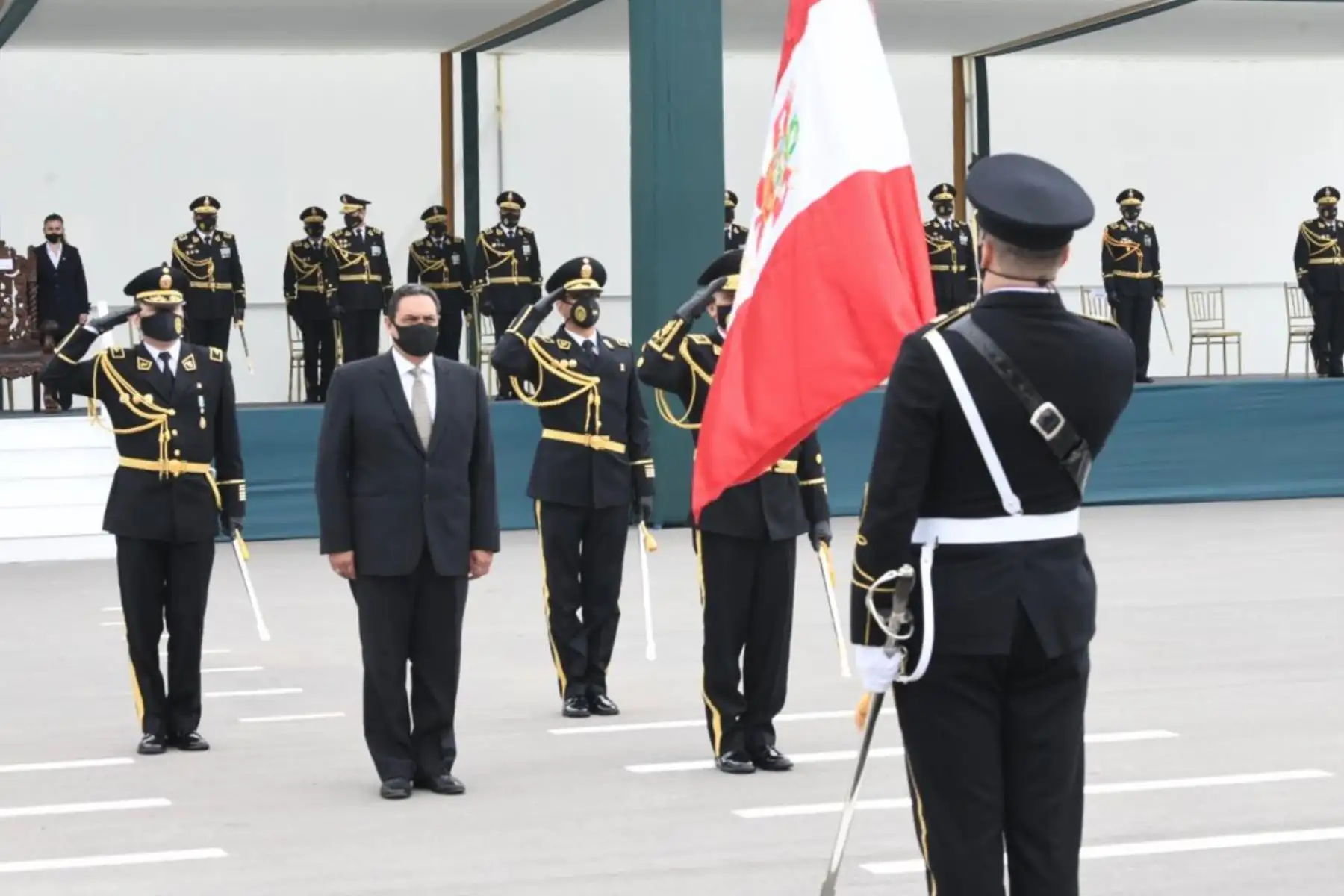 El Ministro del Interior Jorge Montoya, lidera ceremonia de graduación de alféreces de la Escuela de Oficiales de la 
Policía Nacional del Perú.Foto:ANDINA/Mininter
.