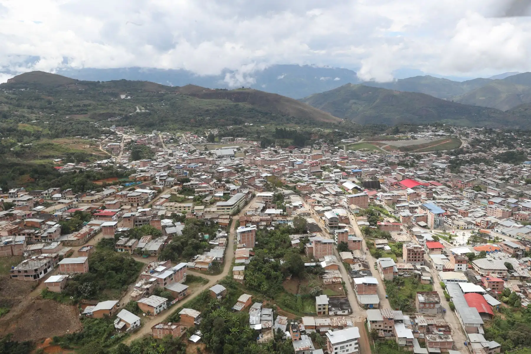 Ministro de Defensa, Walter Martos supervisa el desarollo de la operación Tayta en la provincia de San Ignacio, Cajamarca, donde los pobladores se toman pruebas rápidas de covid-19  para identificar los casos positivos.
Foto: Mindef
