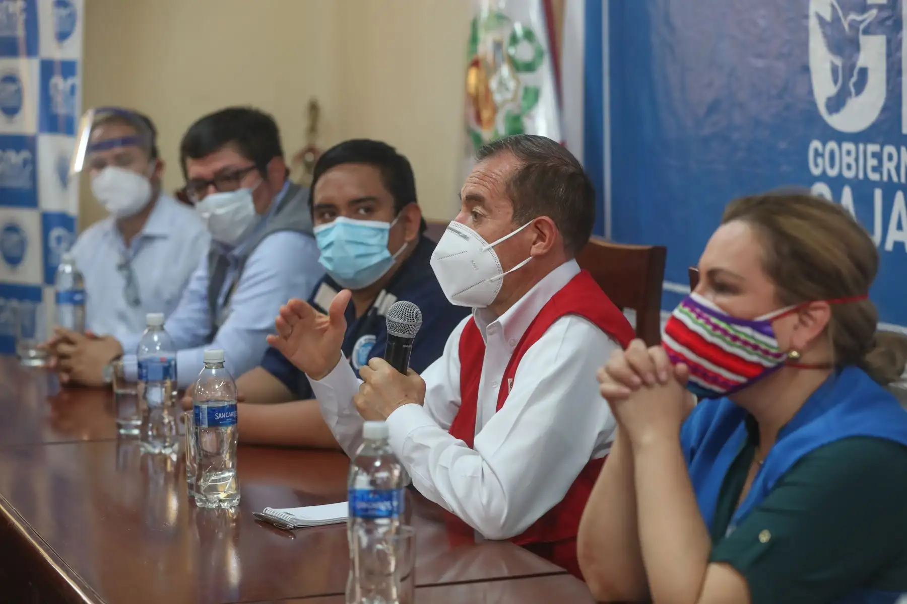 Ministro de Defensa, Walter Martos supervisa el desarollo de la operación Tayta en la provincia de San Ignacio, Cajamarca, donde los pobladores se toman pruebas rápidas de covid-19  para identificar los casos positivos.
Foto: Mindef