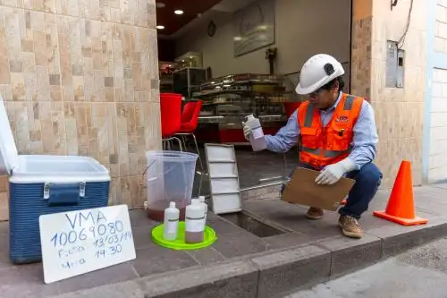 Campaña del OTASS busca reducir vertido de sustancias contaminantes a la red pública de alcantarillado.