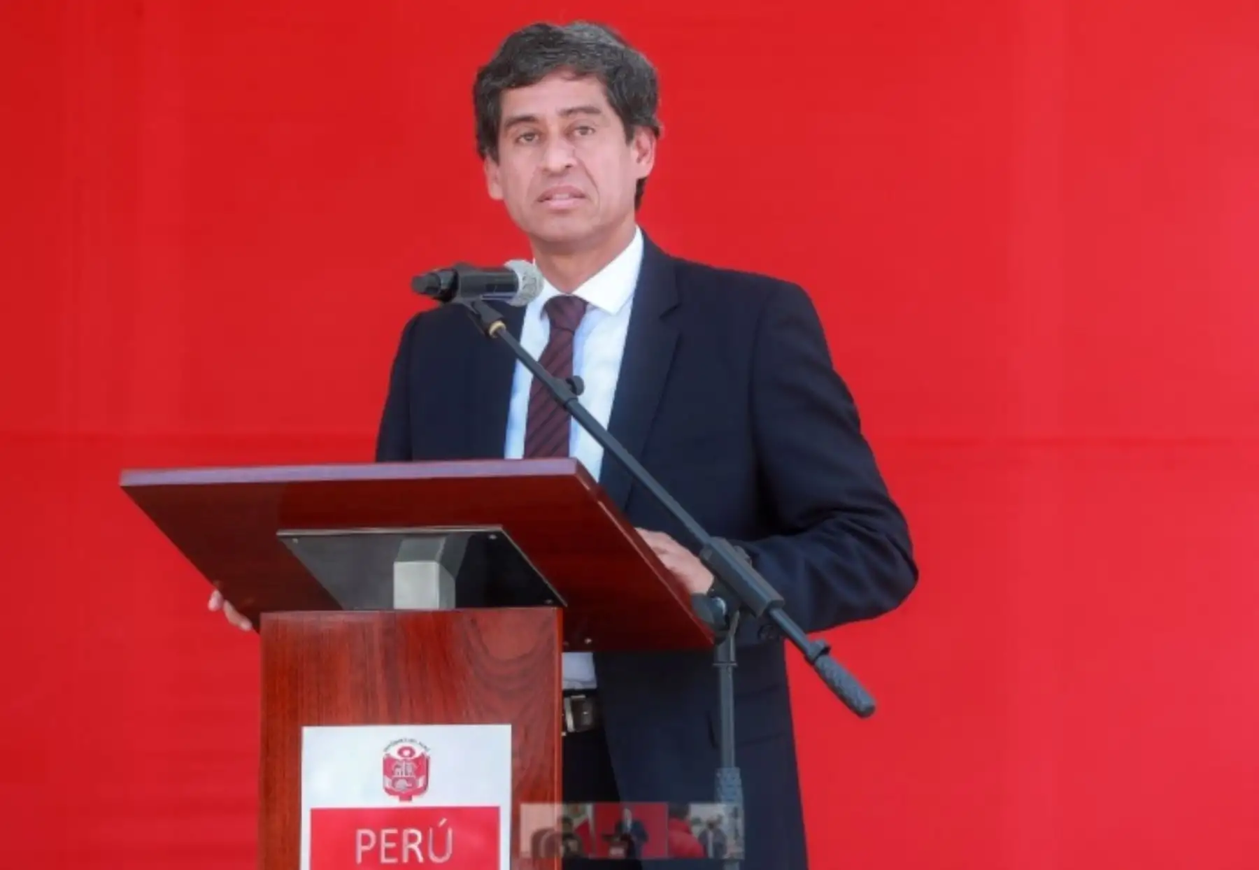 El ministro de Vivienda, Construcción y Saneamiento, Carlos Lozada Contreras, será el representante del Poder Ejecutivo ante las regiones Amazonas y Puno.