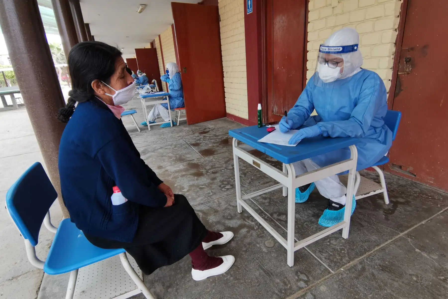 En un esfuerzo conjunto, personal del ministerio de Salud, operó por tercer día los Centros Rápidos de Atención Temporal (CRAT) para el diagnóstico y tratamiento oportuno del Covid-19, en Lambayeque. Foto: ANDINA/Minsa