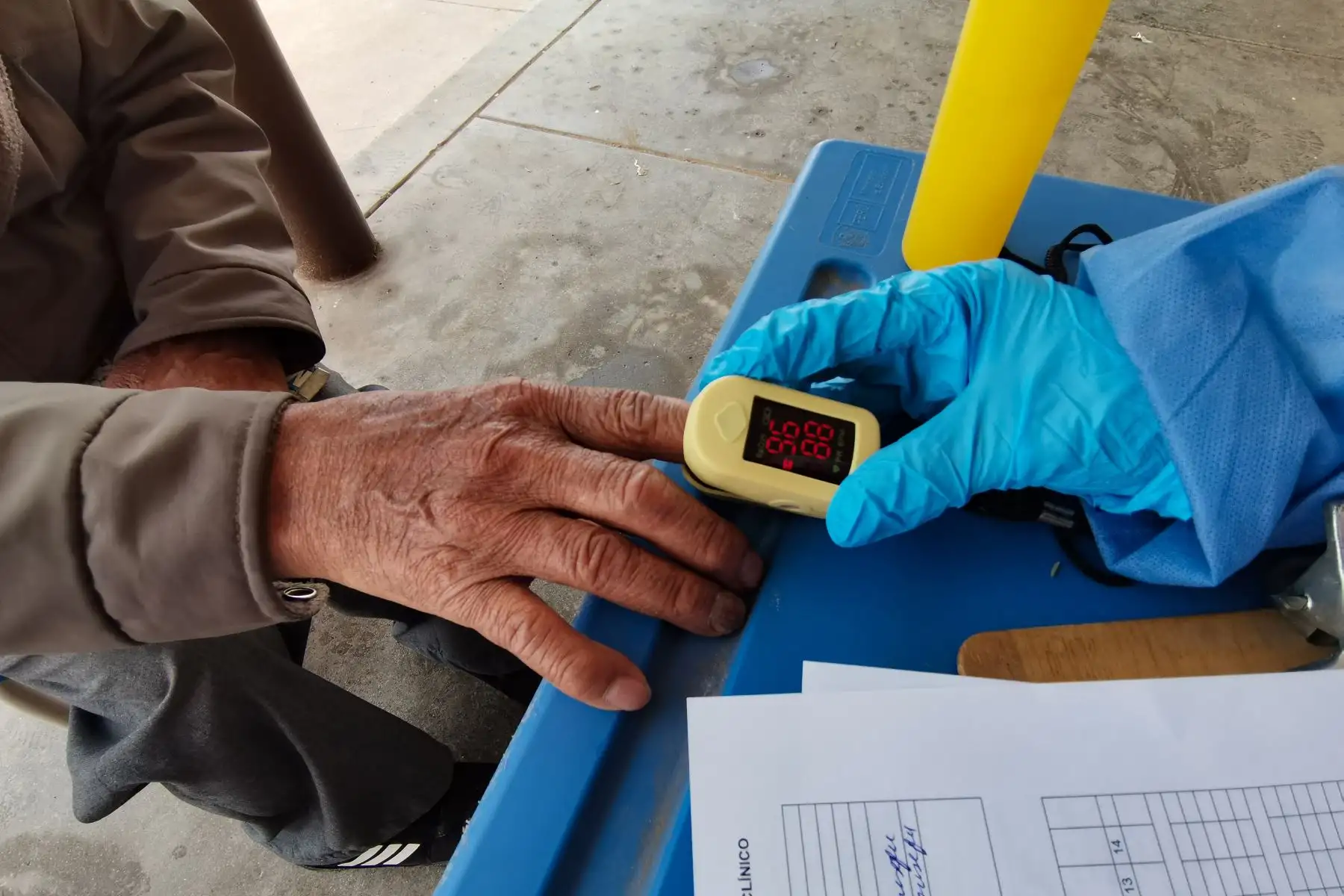 En un esfuerzo conjunto, personal del ministerio de Salud, operó por tercer día los Centros Rápidos de Atención Temporal (CRAT) para el diagnóstico y tratamiento oportuno del Covid-19, en Lambayeque. Foto: ANDINA/Minsa