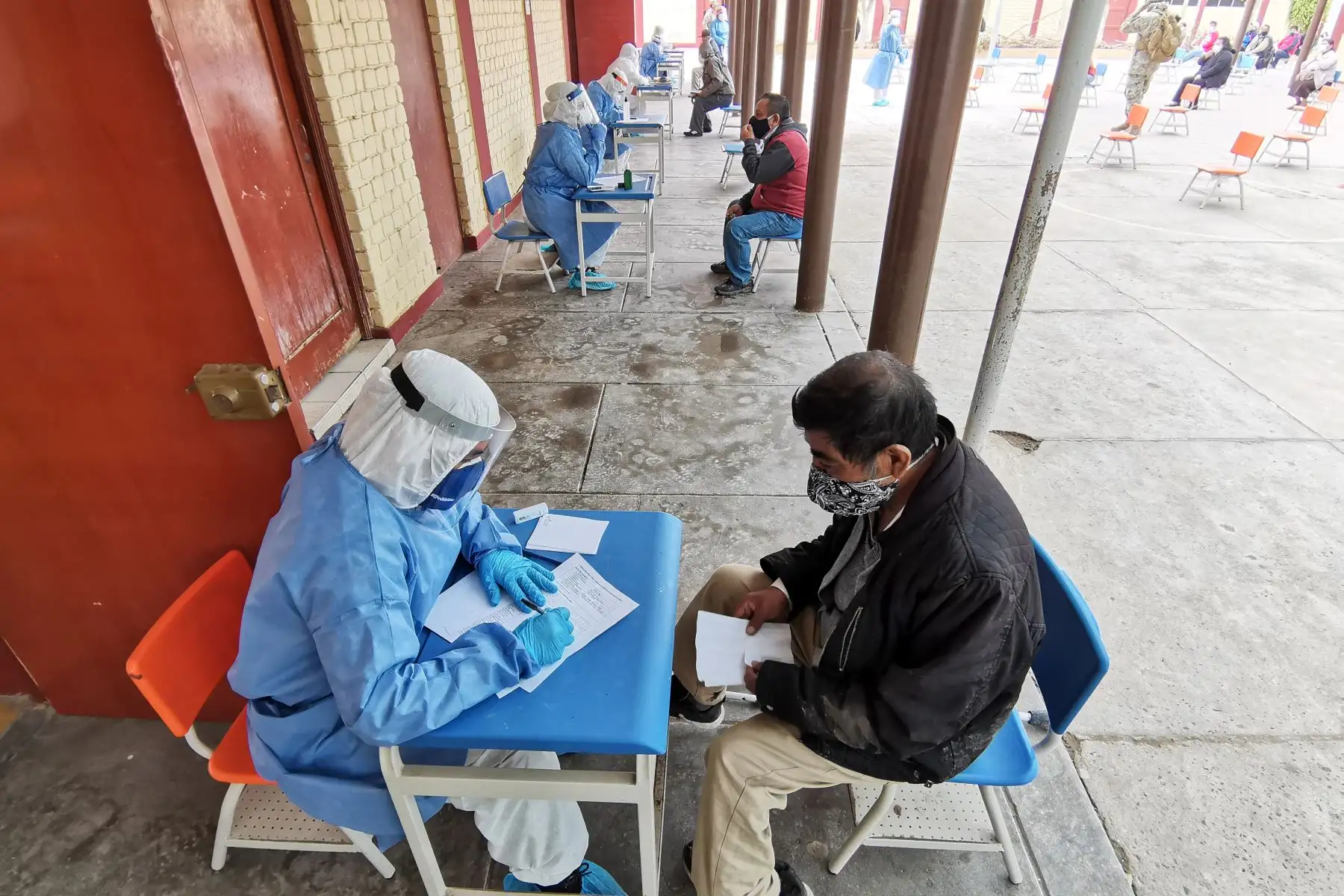 En un esfuerzo conjunto, personal del ministerio de Salud, operó por tercer día los Centros Rápidos de Atención Temporal (CRAT) para el diagnóstico y tratamiento oportuno del Covid-19, en Lambayeque. Foto: ANDINA/Minsa