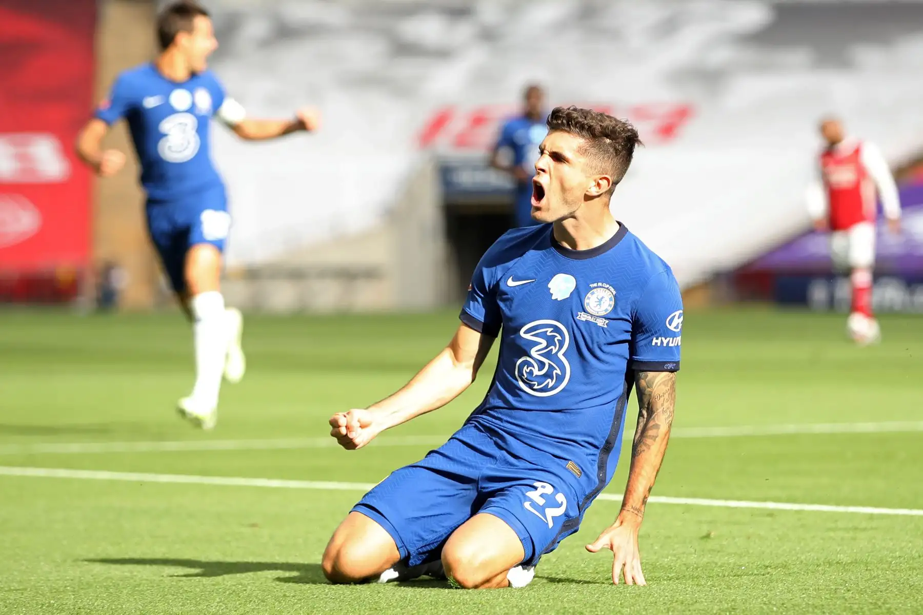 El mediocampista estadounidense del Chelsea, Christian Pulisic, celebra el gol de apertura durante el partido de fútbol final de la Copa de Inglaterra entre el Arsenal y el Chelsea en el estadio de Wembley, en Londres. Foto: AFP