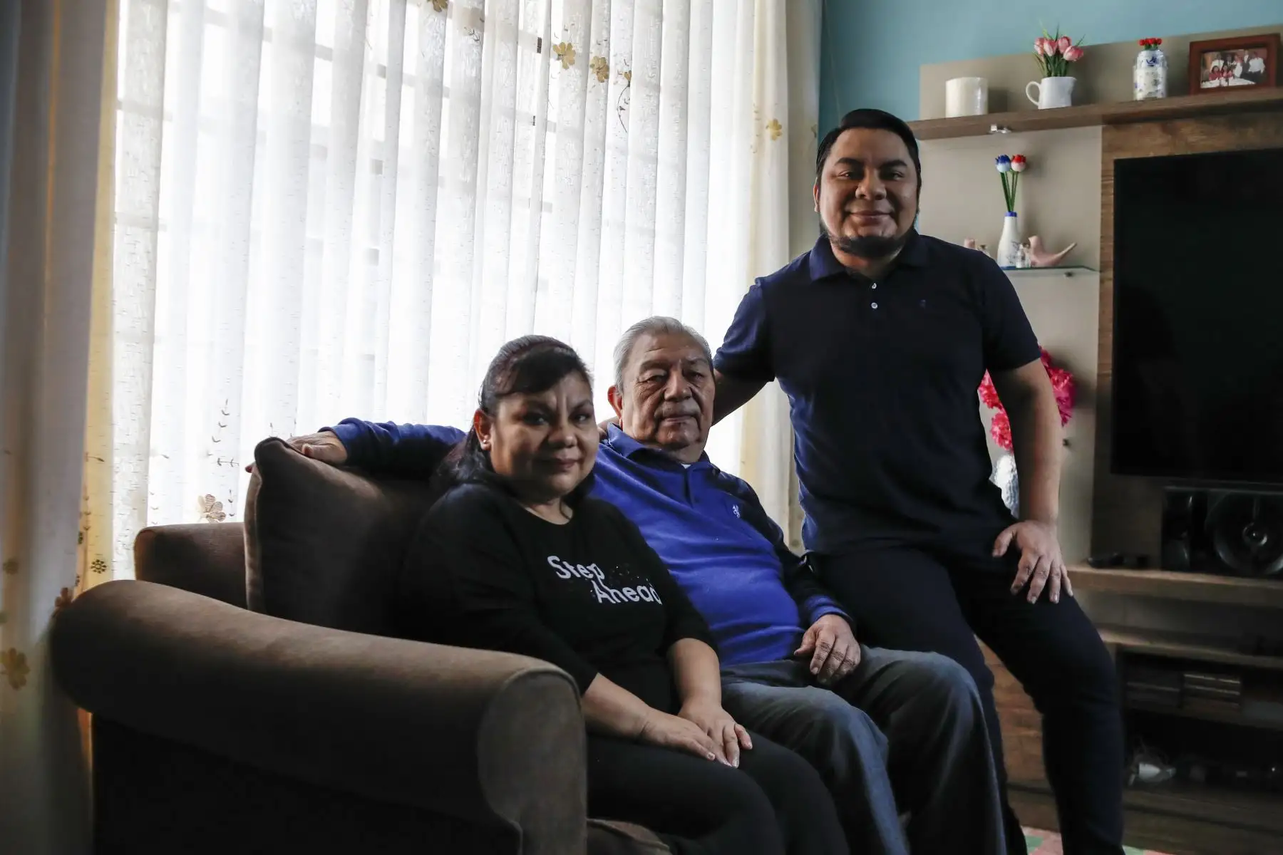 Moisés Piscoya, junto a su padre y hermana en su hogar. Foto: ANDINA/Presidencia/Renato Pajuelo