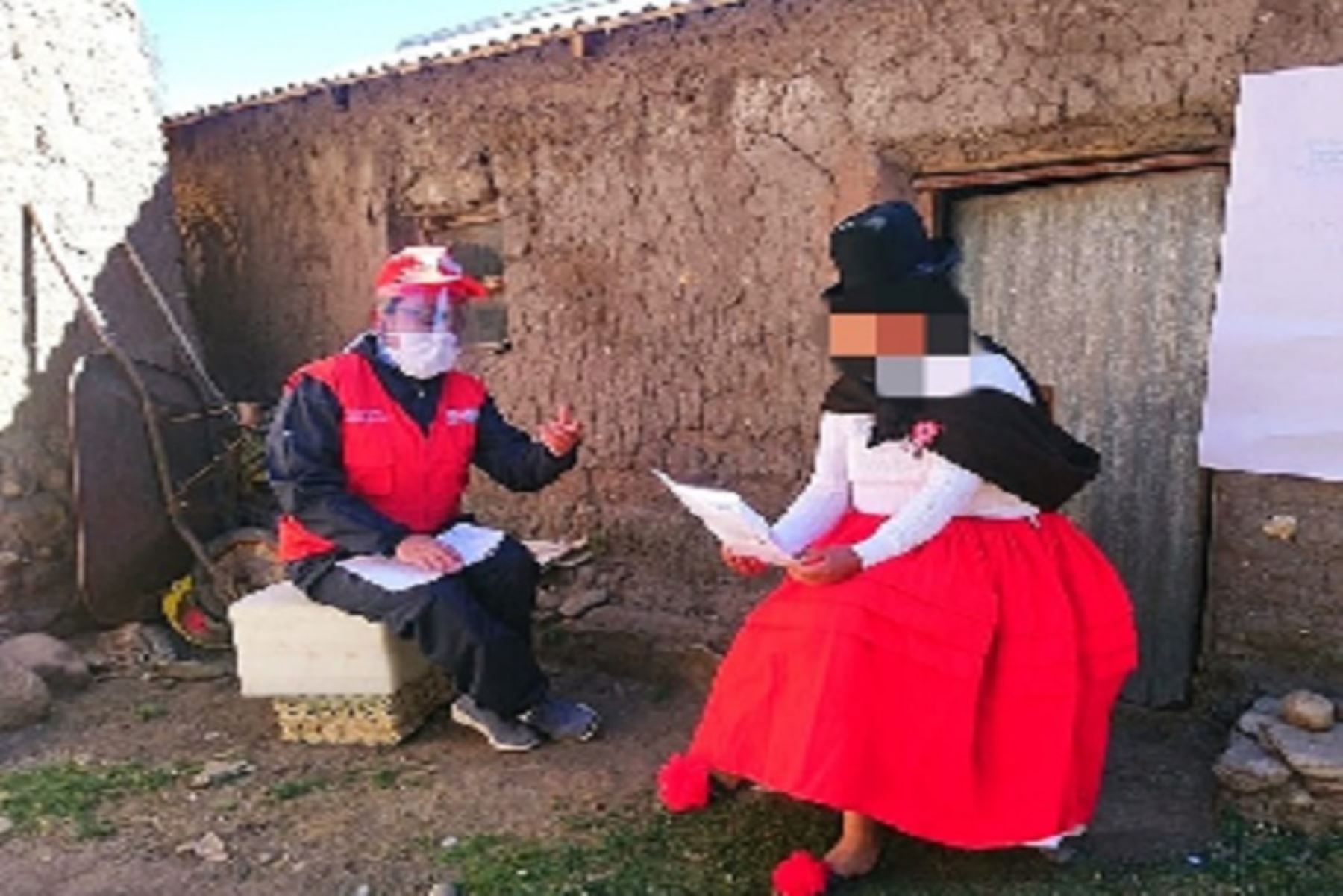 Los profesionales de la ‘Estrategia Rural’, liderada por el Programa Nacional Aurora, llegaron hasta las comunidades los pueblos indígenas quechua, Aimara, Awajún, Kichua, Kukama-kukamiria, Iñapari, Asháninka, Bora, Wampis, donde atendieron a 113 víctimas de violencia familiar.