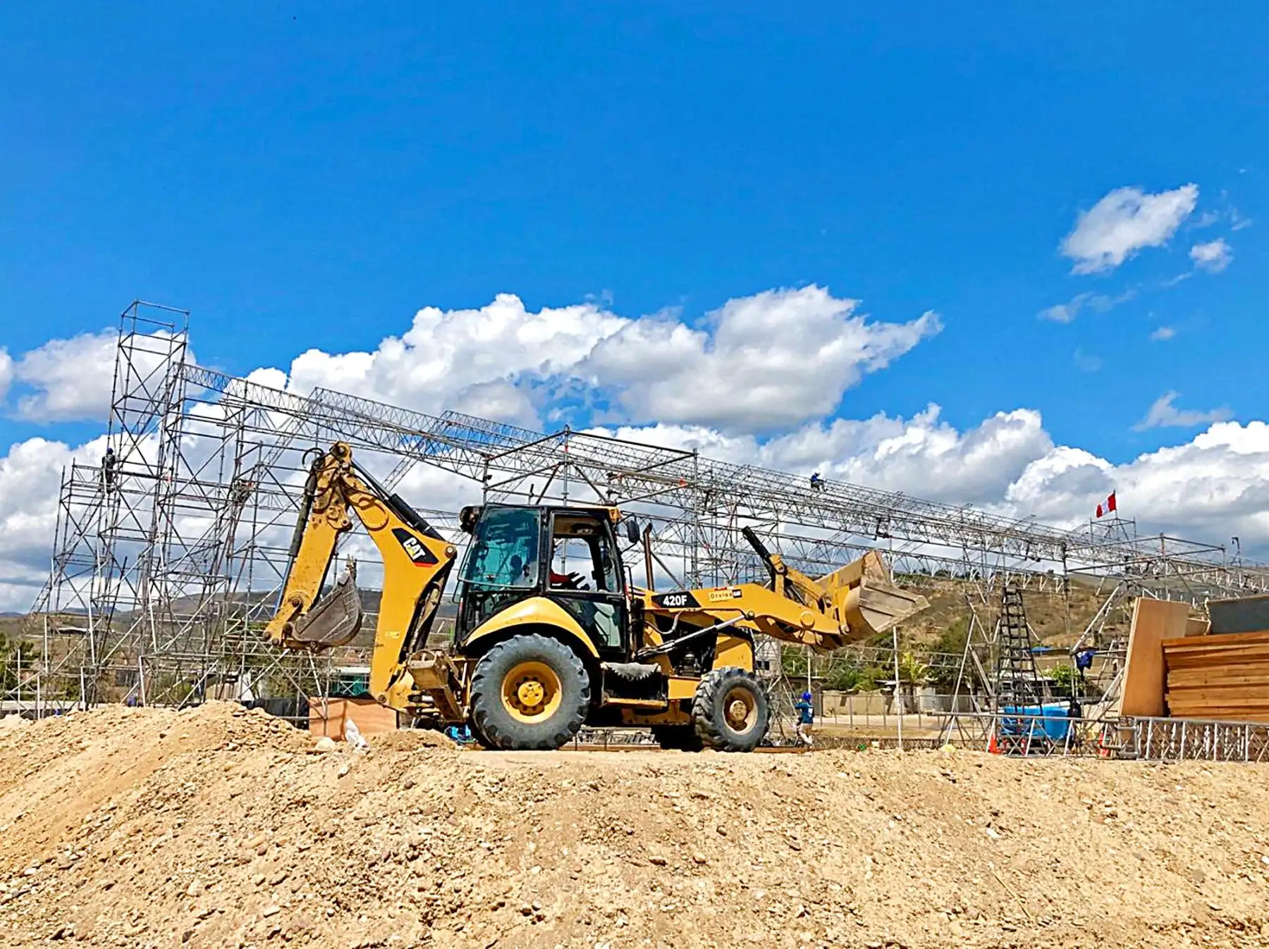 El proyecto especial Legado, concluyó con el armado de las estructuras metálicas de los dos centros de atención y aislamiento temporal para pacientes covid-19 que se están instalando e implementando en la región Amazonas. Foto: Legado